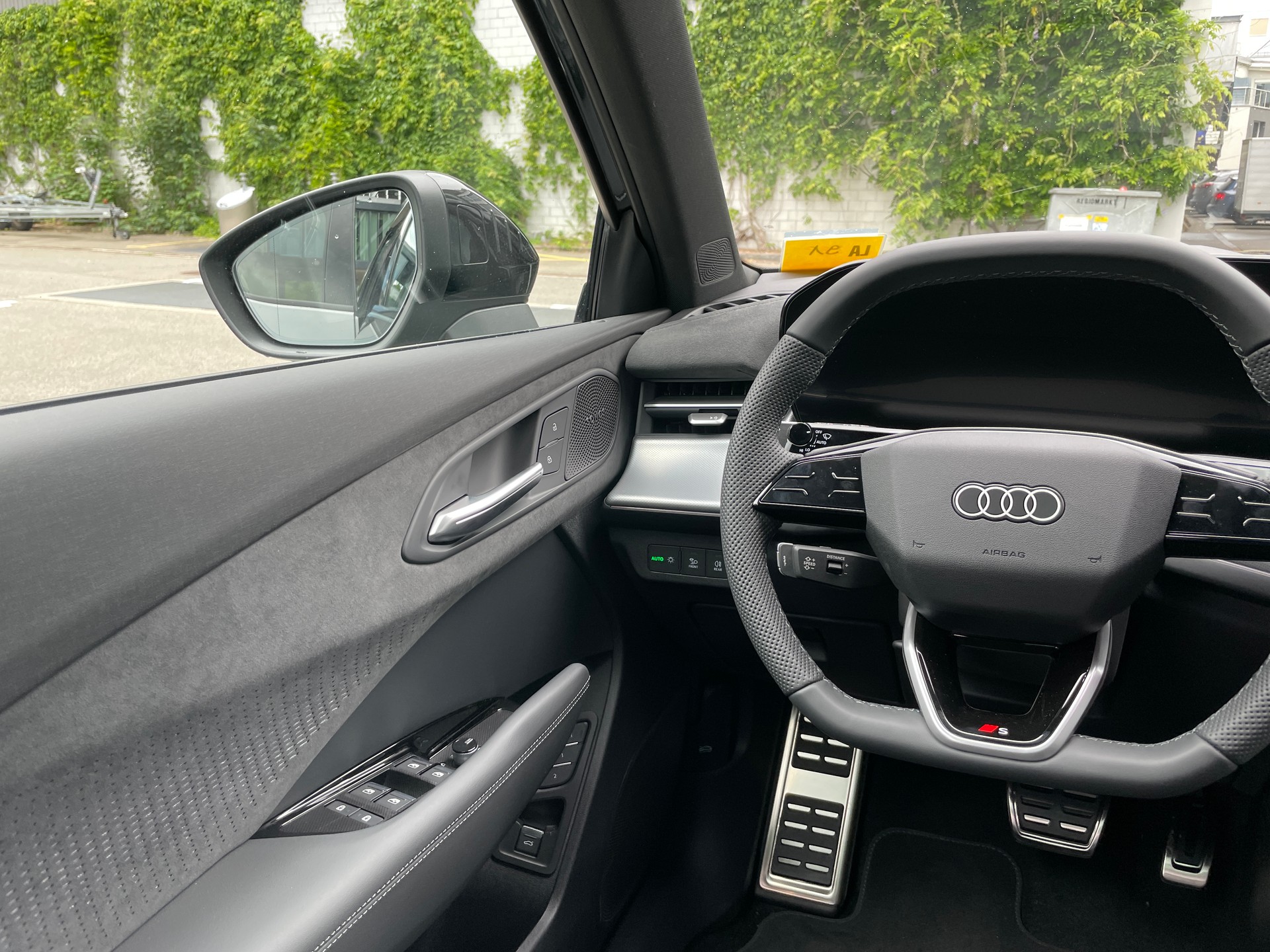 AUDI Q3 SUV TFSI quattro 150 kW S tronic S-Line-image-22