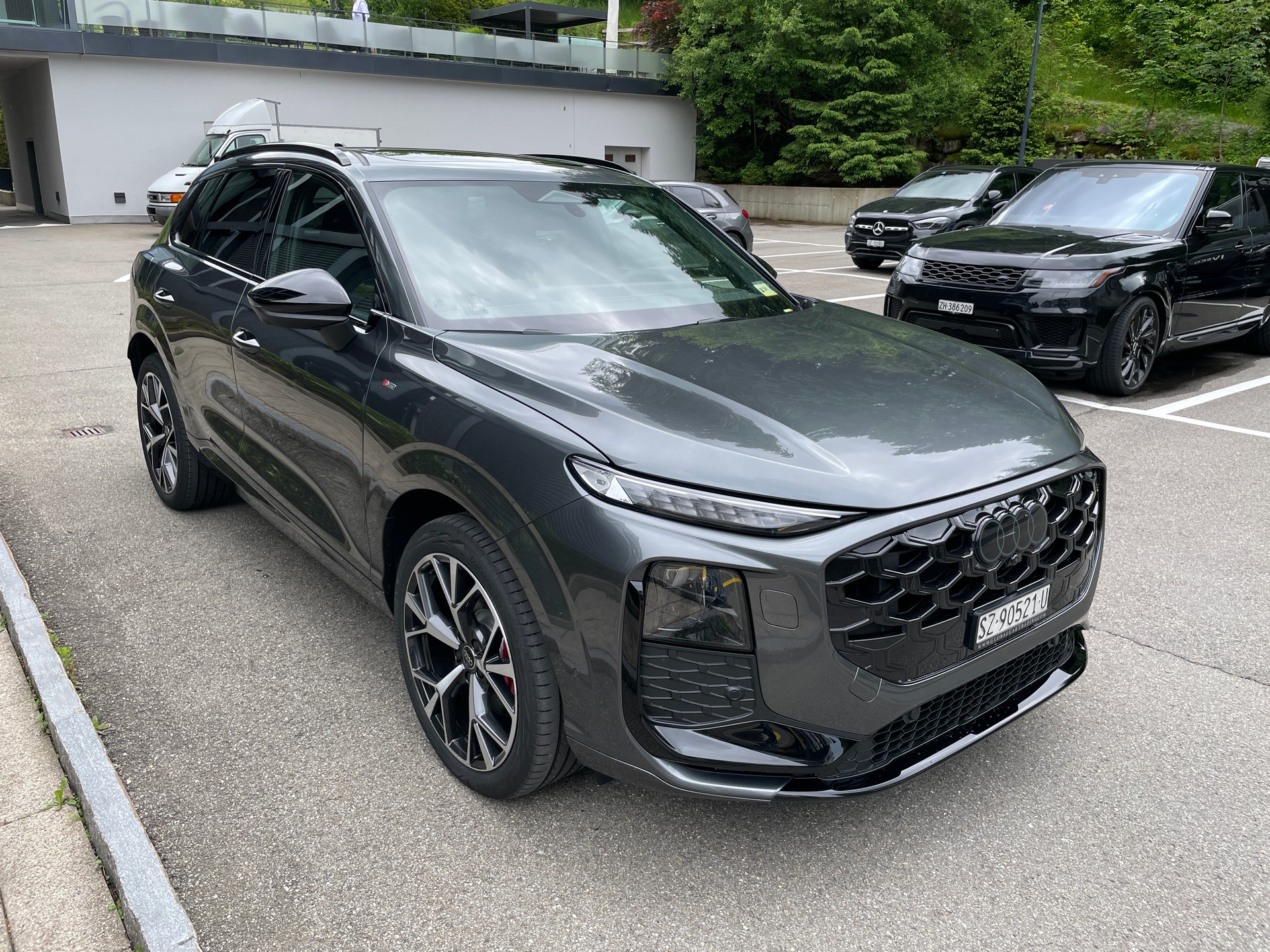 AUDI Q3 SUV TFSI quattro 150 kW S tronic S-Line-image-8
