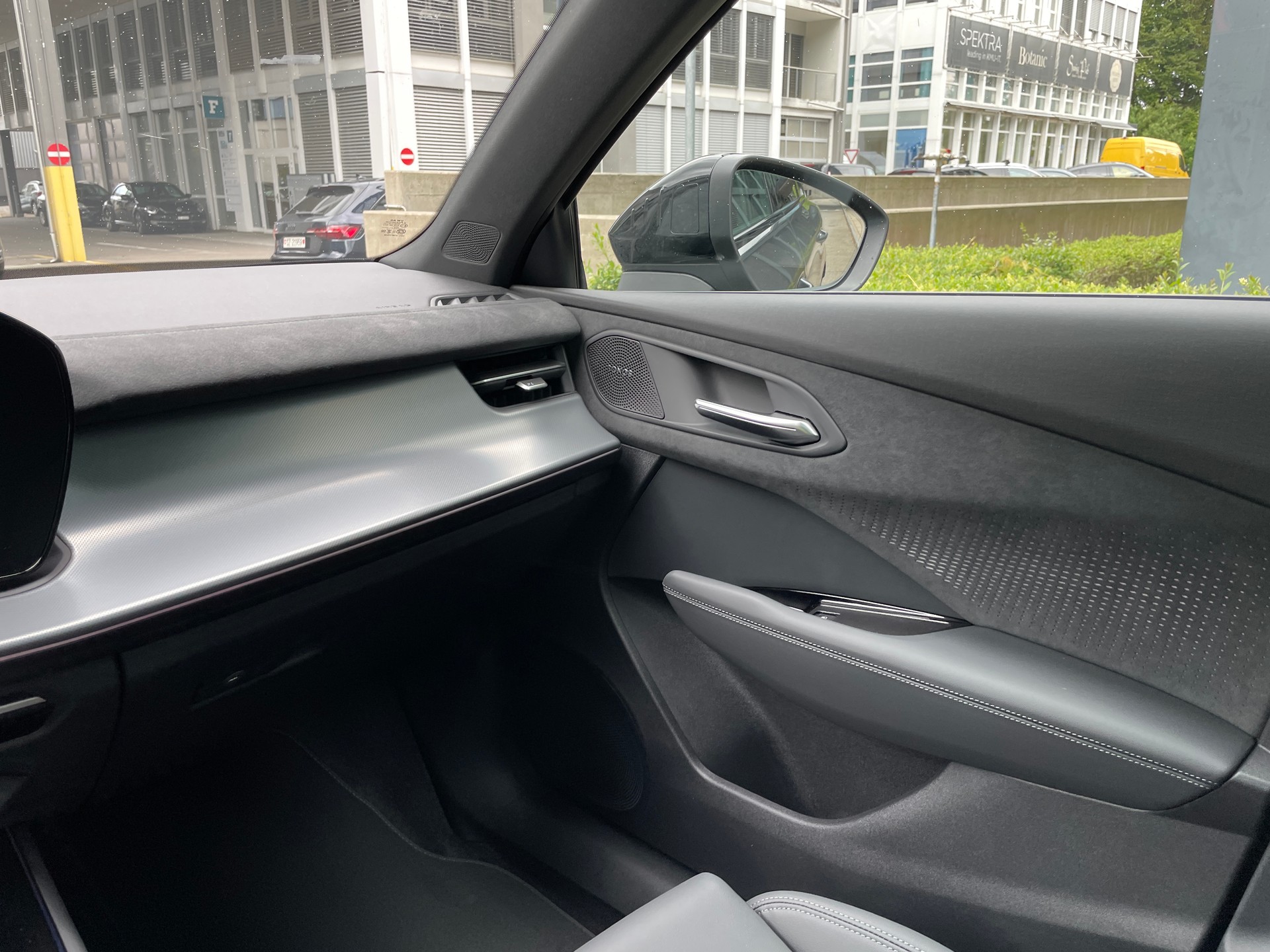 AUDI Q3 SUV TFSI quattro 150 kW S tronic S-Line-image-21
