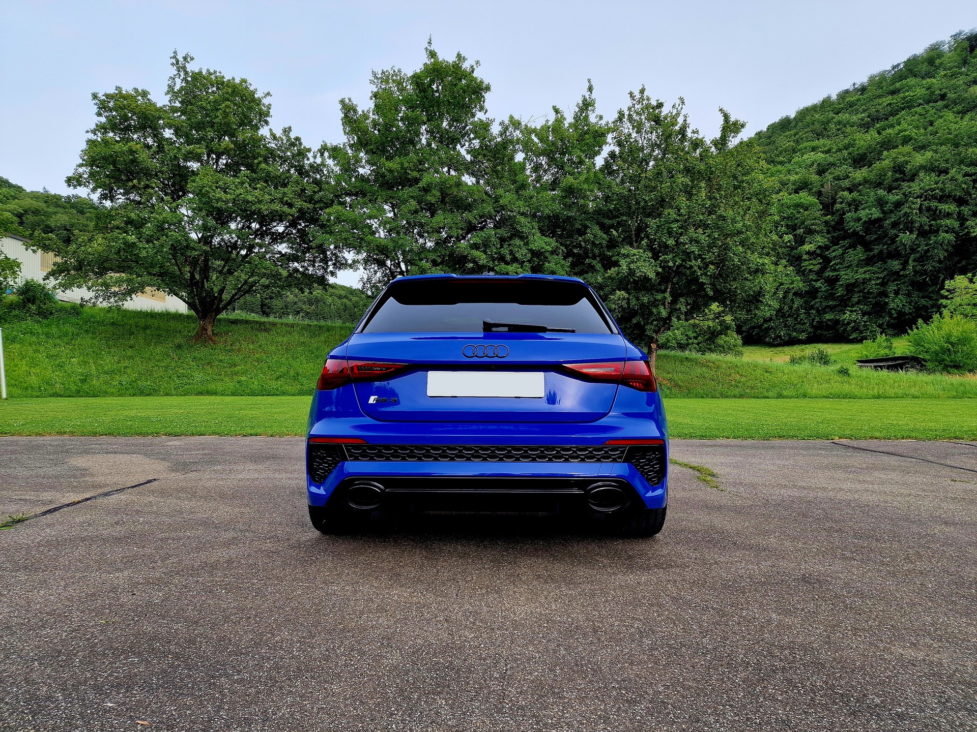 AUDI RS3 8Y | Nogaroblau (Audi Exclusive) | CH-Fahrzeug mit Herstellergarantie & Top-Ausstattung | 8-fach bereift | Leasing möglich-image-3
