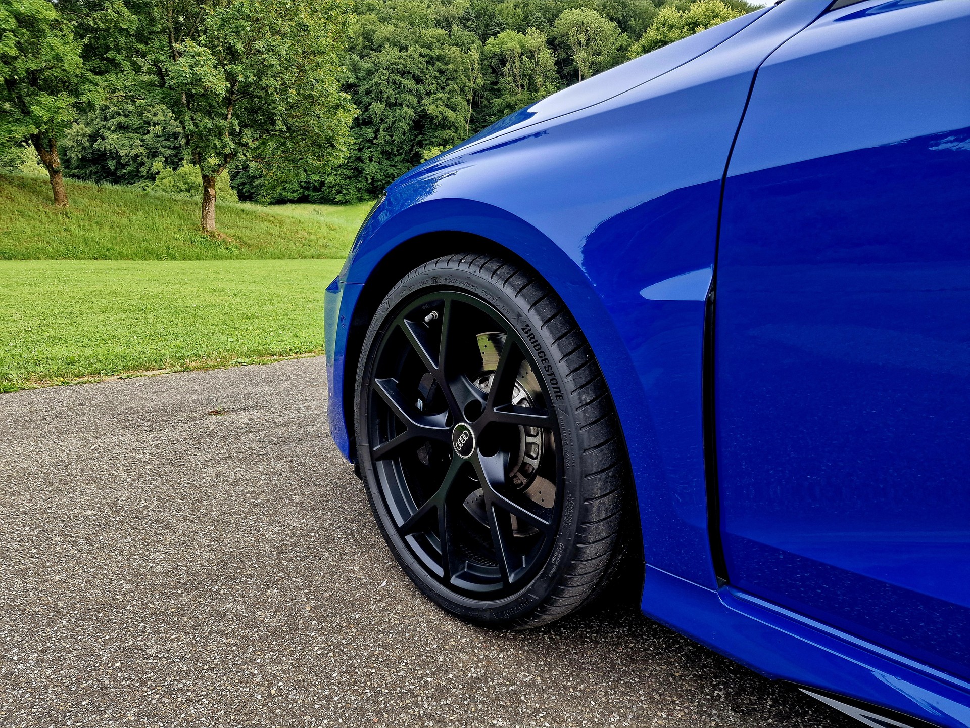 AUDI RS3 8Y | Nogaroblau (Audi Exclusive) | CH-Fahrzeug mit Herstellergarantie & Top-Ausstattung | 8-fach bereift | Leasing möglich-image-5