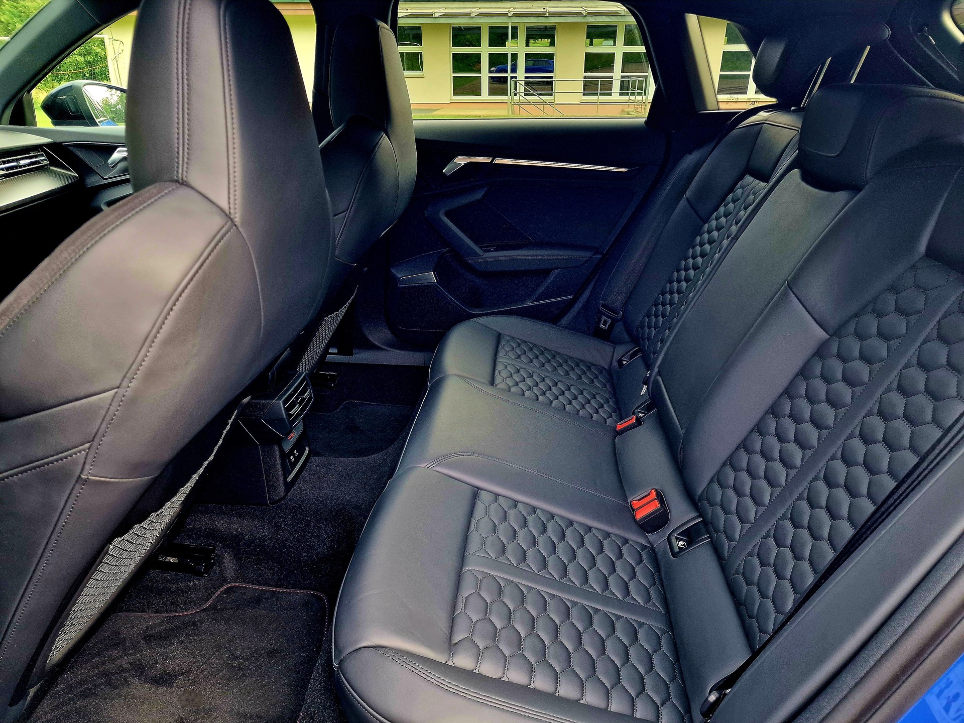 AUDI RS3 8Y | Nogaroblau (Audi Exclusive) | CH-Fahrzeug mit Herstellergarantie & Top-Ausstattung | 8-fach bereift | Leasing möglich-image-9