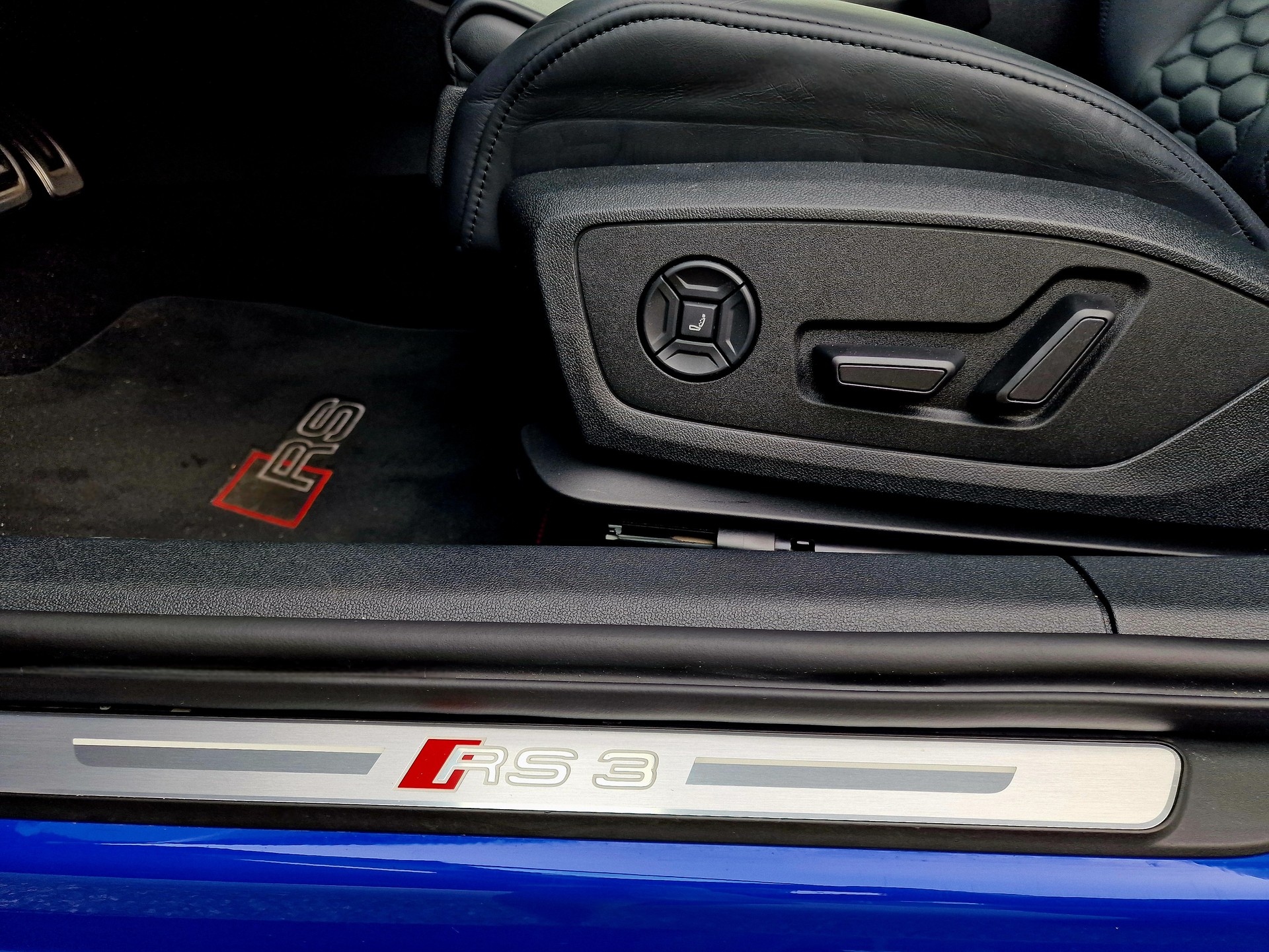 AUDI RS3 Sportback | Nogaroblau Perleffekt | CH-Fahrzeug mit Garantie-image-9