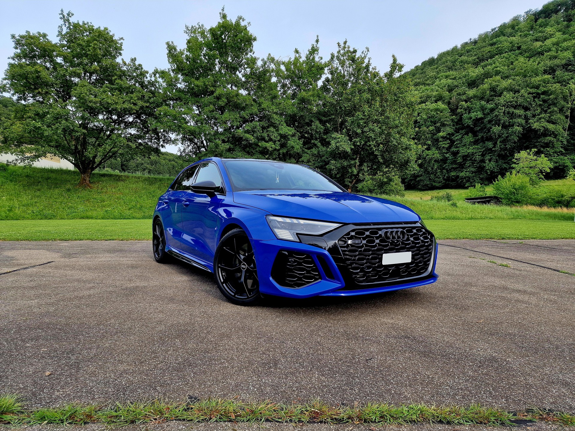 AUDI RS3 8Y | Nogaroblau (Audi Exclusive) | CH-Fahrzeug mit Herstellergarantie & Top-Ausstattung | 8-fach bereift | Leasing möglich