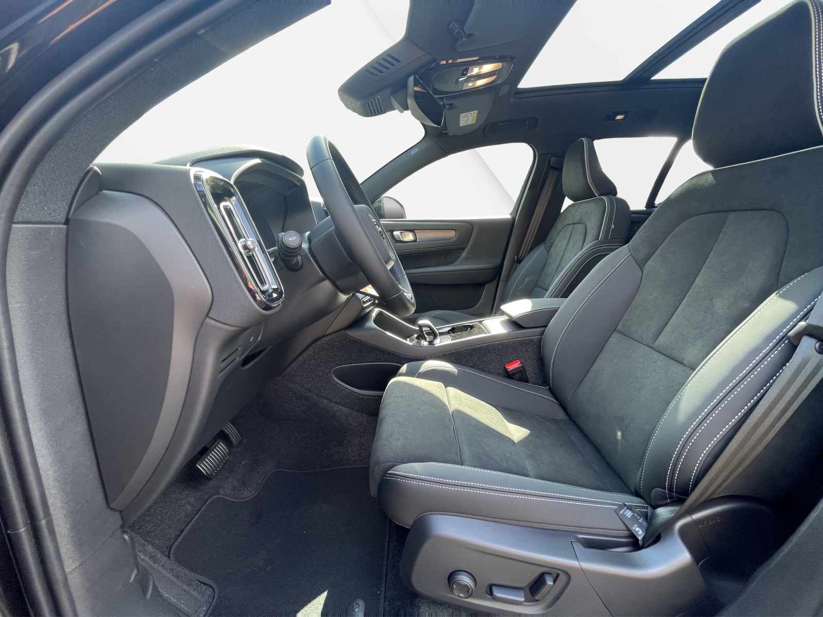 VOLVO EX40 Twin Performance Ultra AWD-image-9