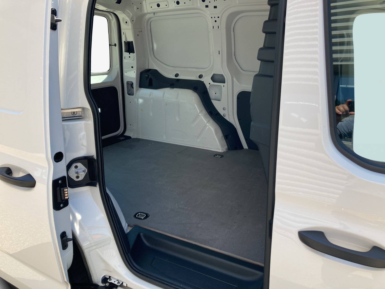 VW Caddy Cargo 2.0TDI 4Motion-image-11