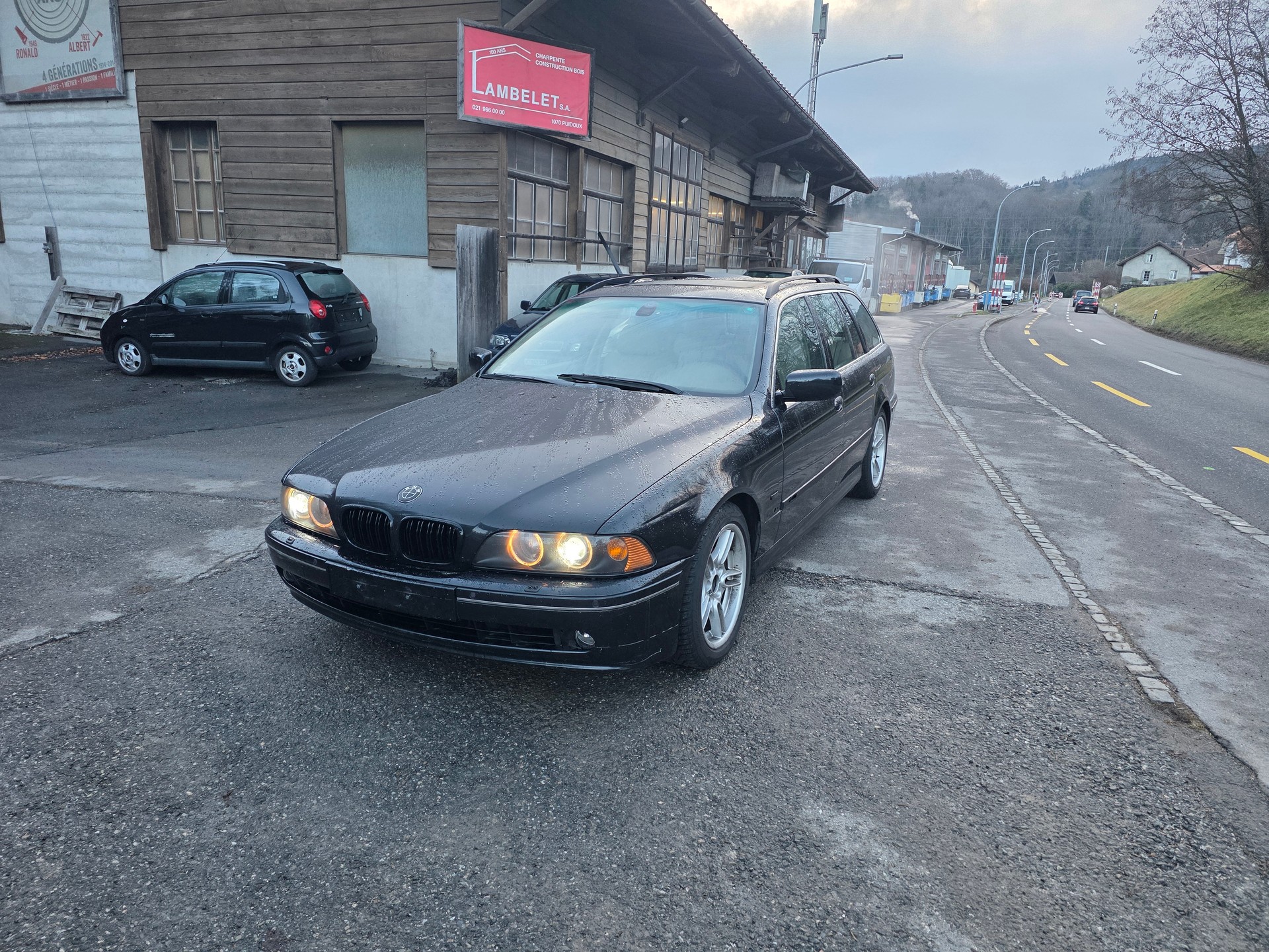 BMW 540i Touring-image-1