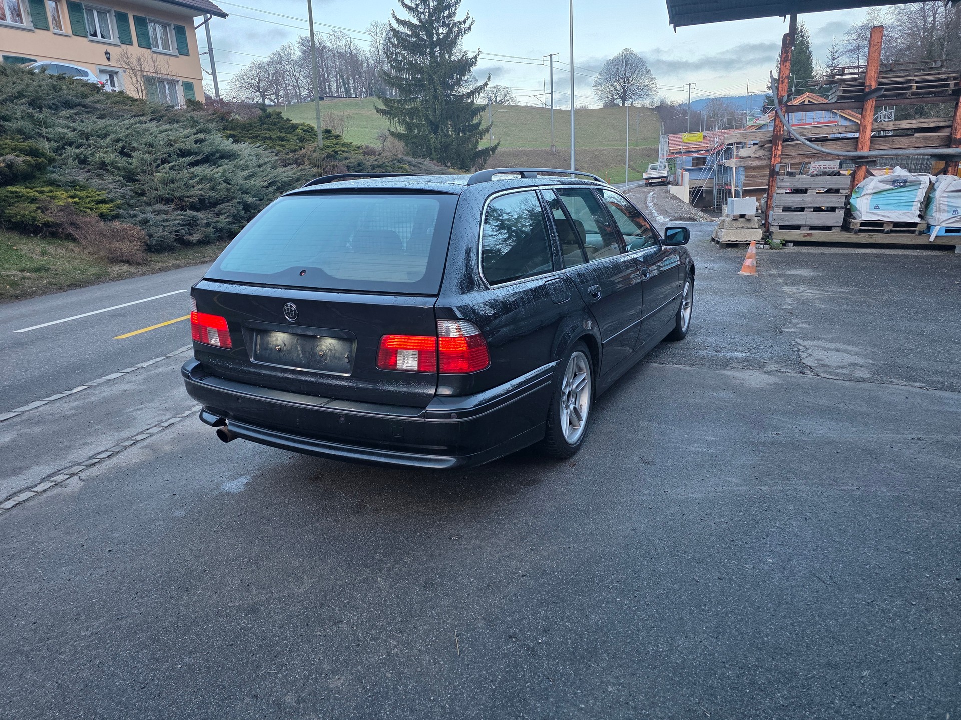 BMW 540i Touring-image-4