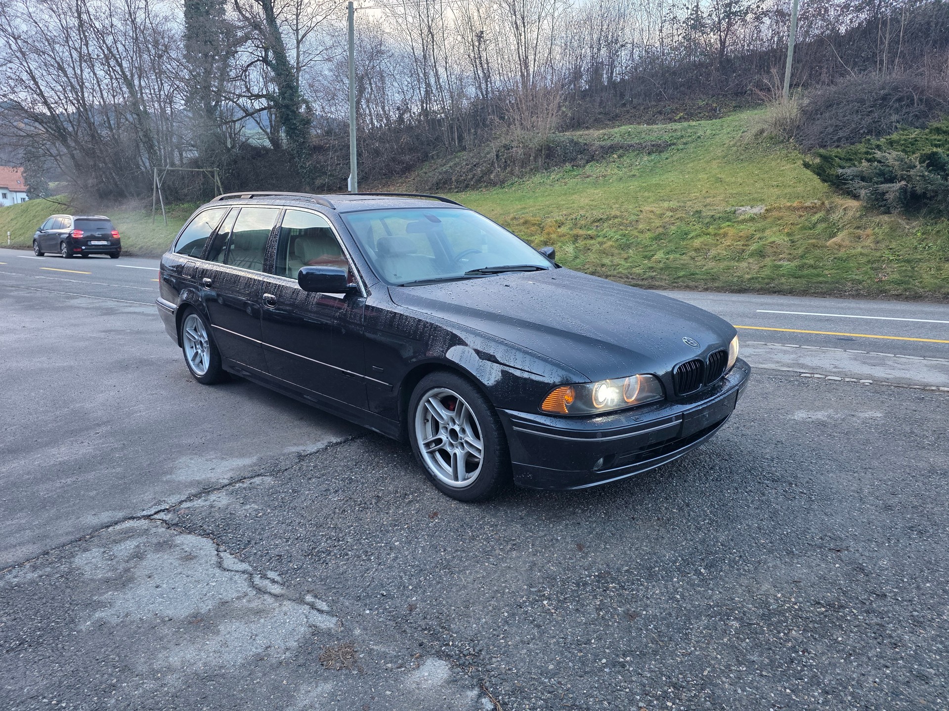 BMW 540i Touring-image-2