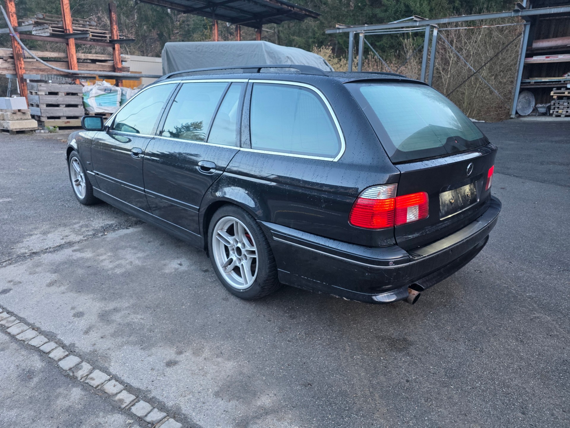 BMW 540i Touring-image-5