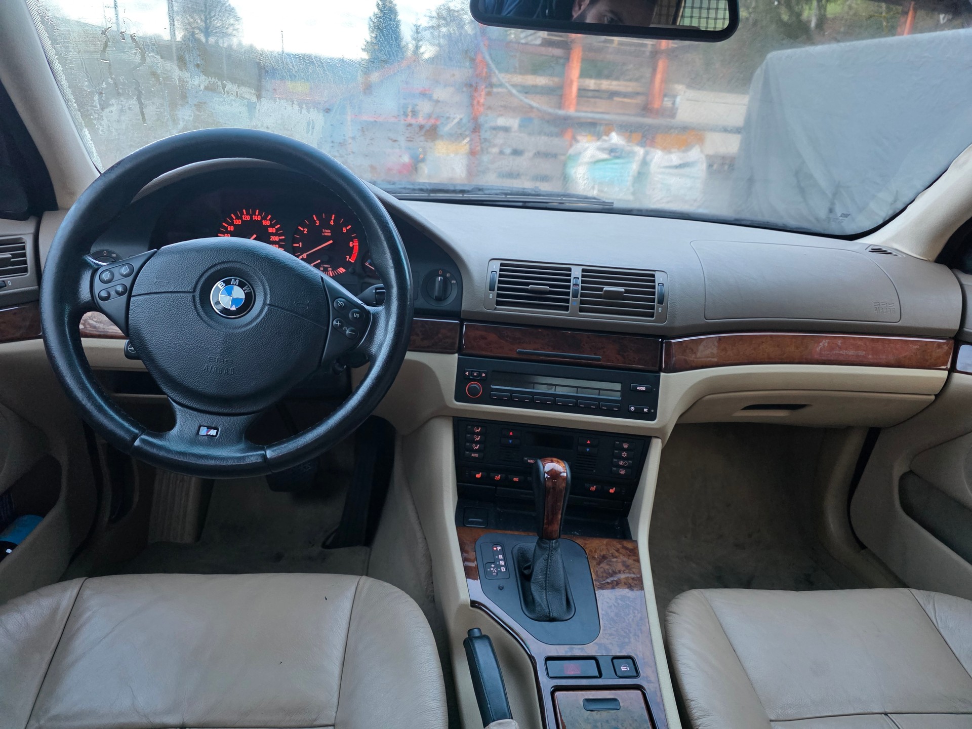 BMW 540i Touring-image-7