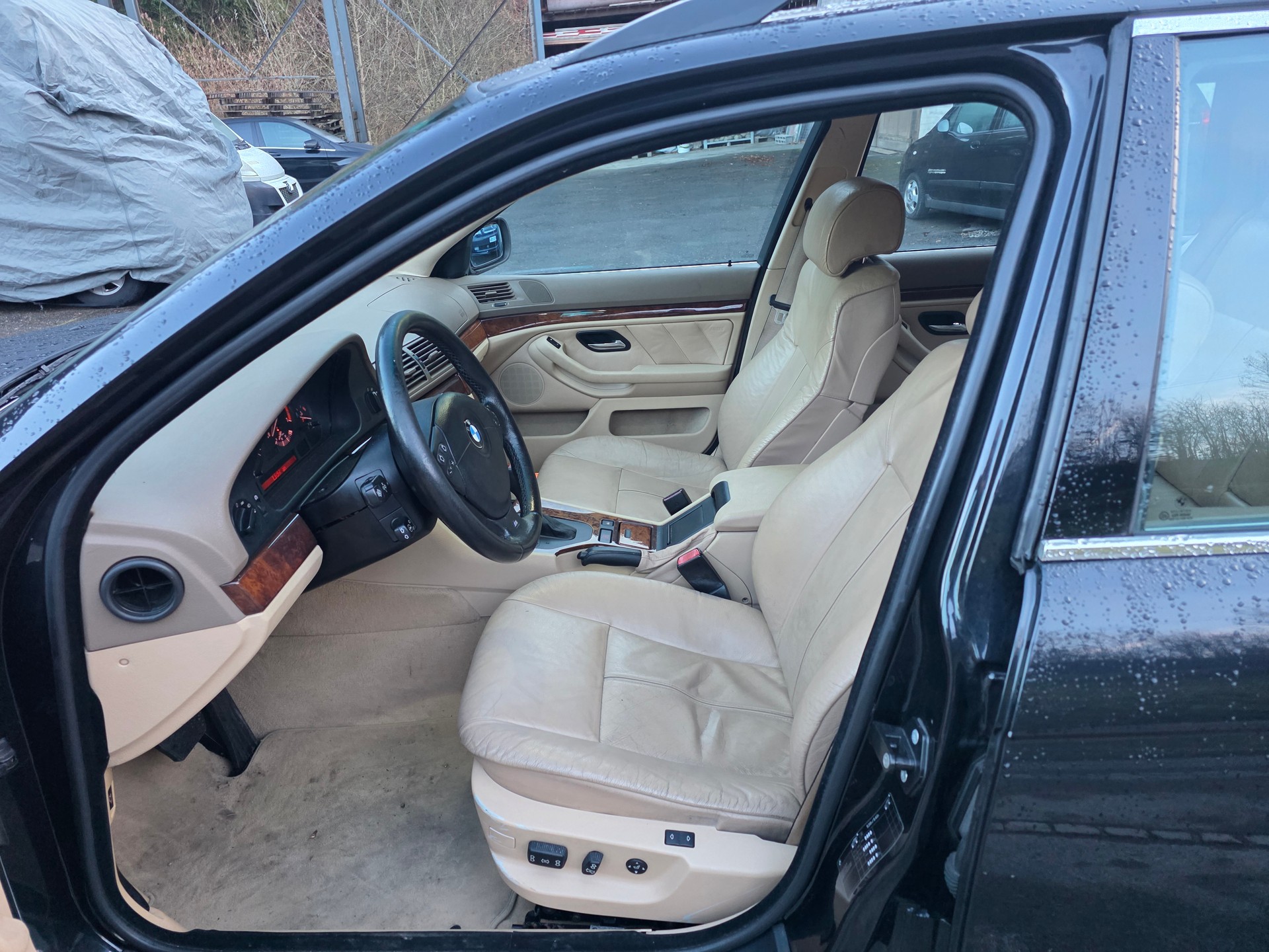 BMW 540i Touring-image-9