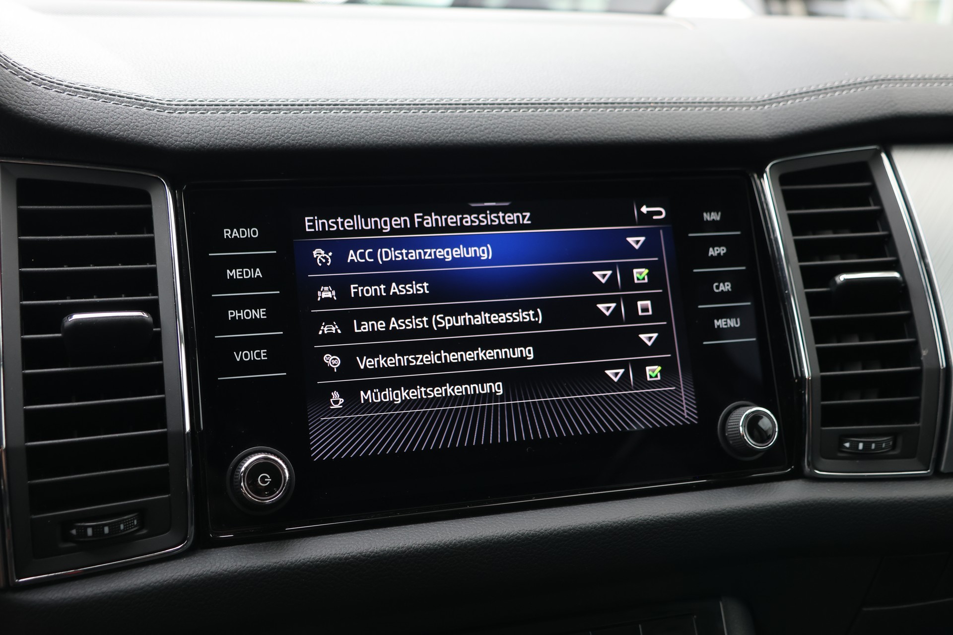 SKODA Kodiaq 2.0 TDI CR Ambition 4x4 DSG (CH)-image-23