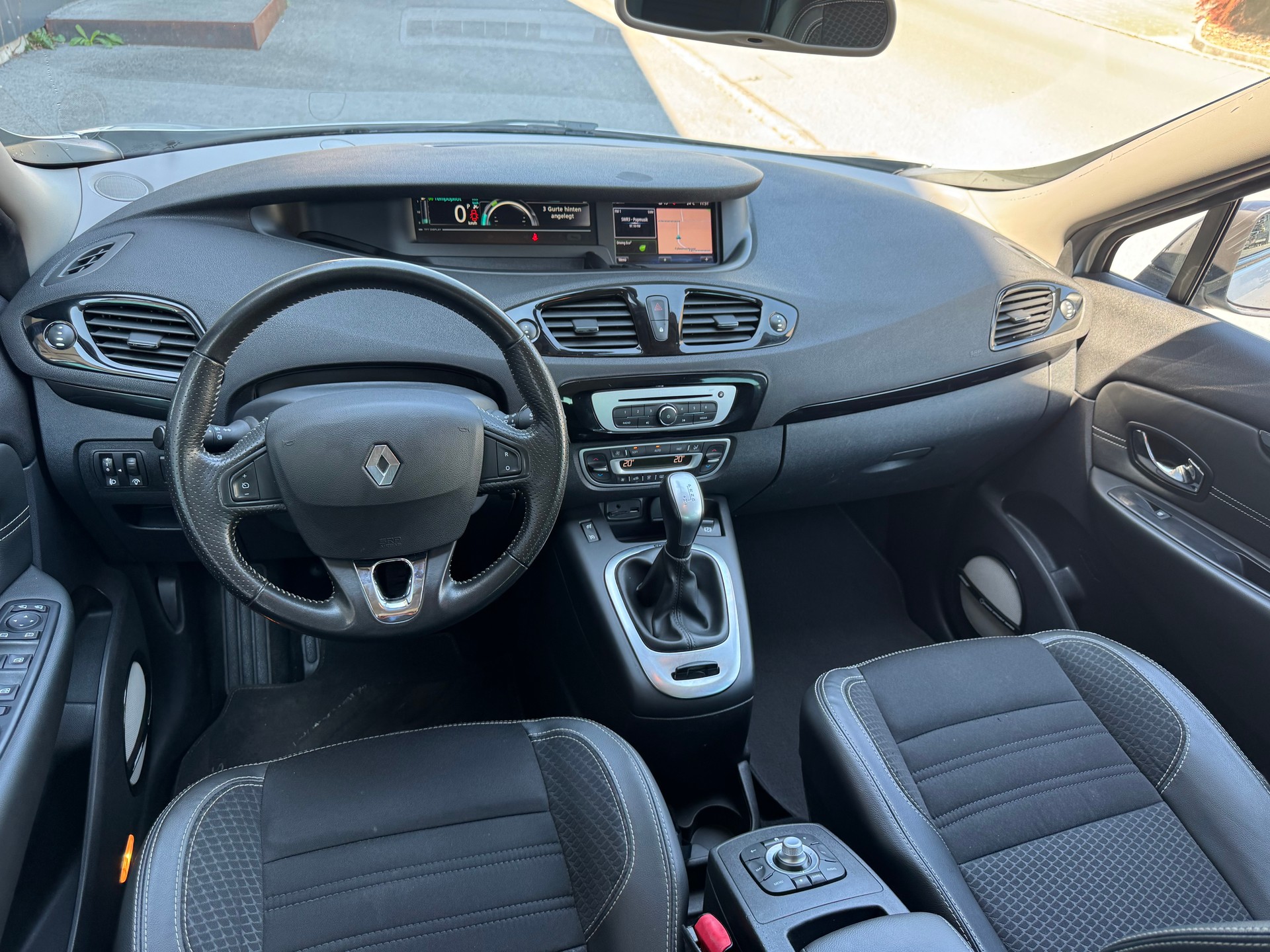 RENAULT Grand Scénic 1.5 dCi Bose EDC-image-2