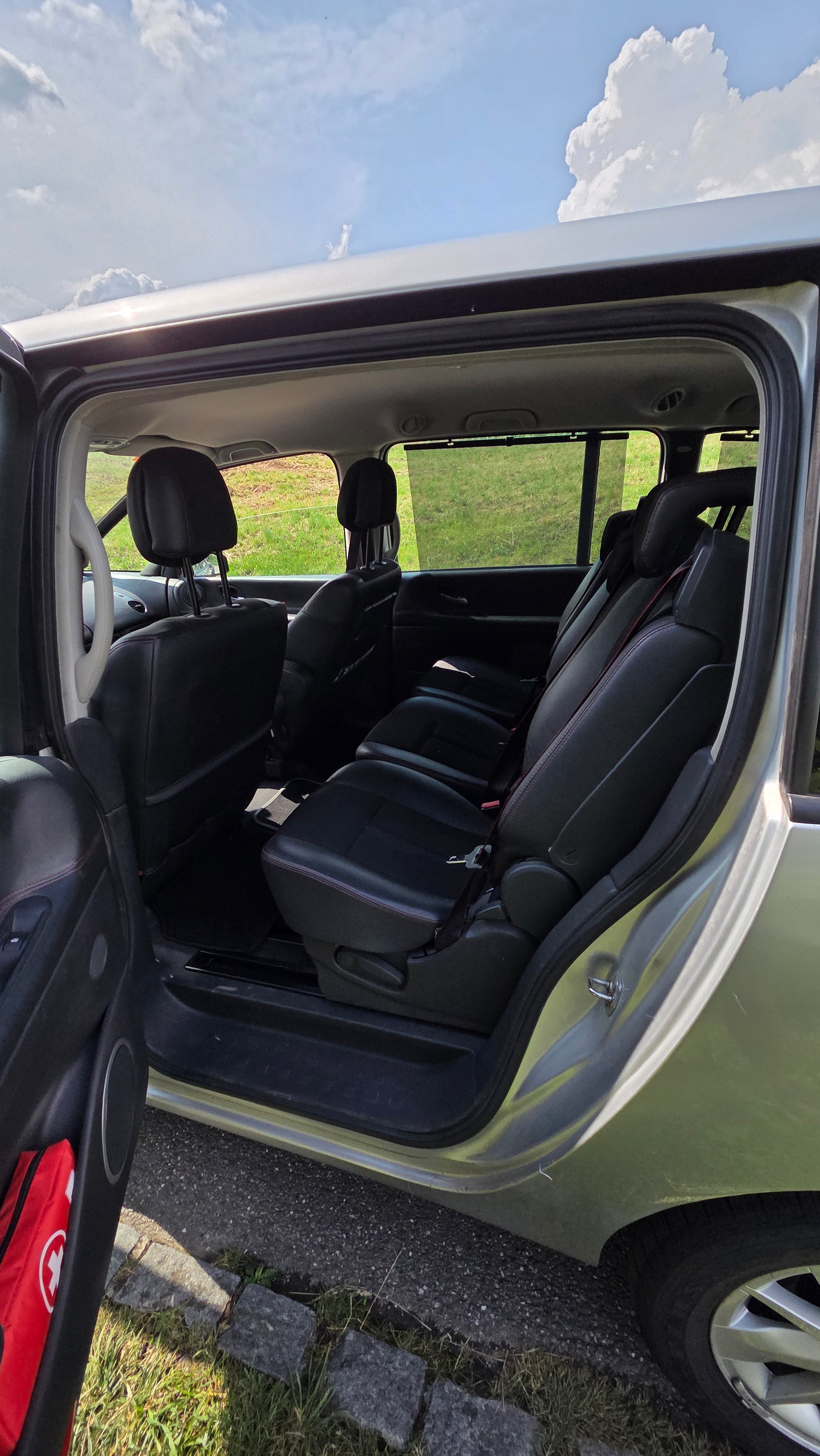 RENAULT 2.0 dCi 173 Swiss Edition-image-4