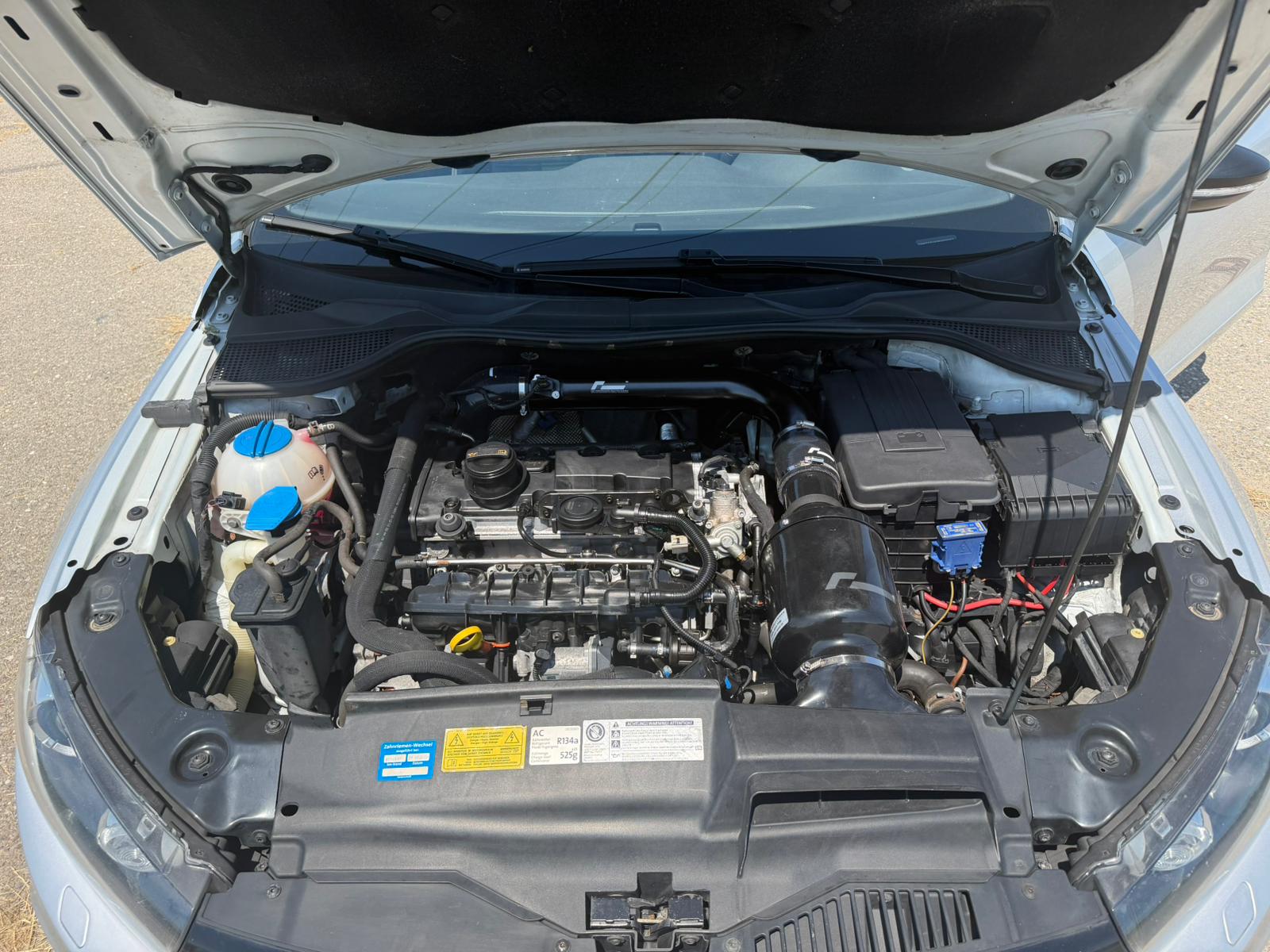 VW SCIROCCO R-image-13