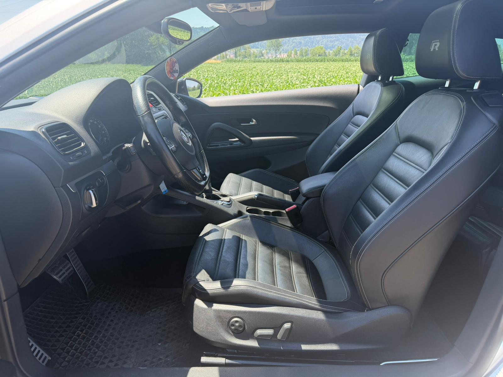 VW SCIROCCO R-image-8