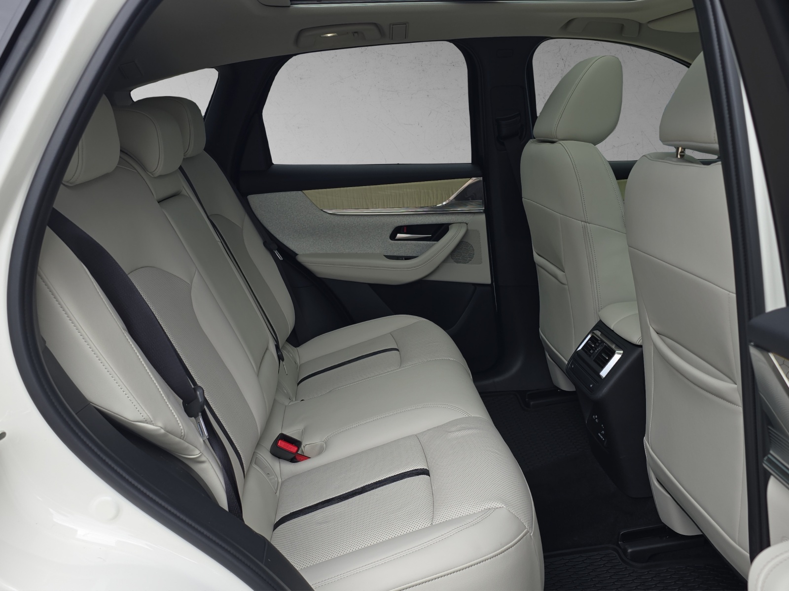 MAZDA CX-60 e-Skyactiv PHEV 327 AWD Takumi-image-15