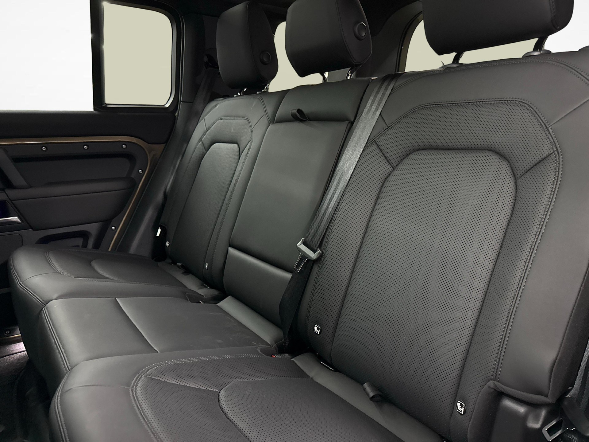 LAND ROVER Defender 110 3.0 D I6 250 X-Dynamic SE-image-10