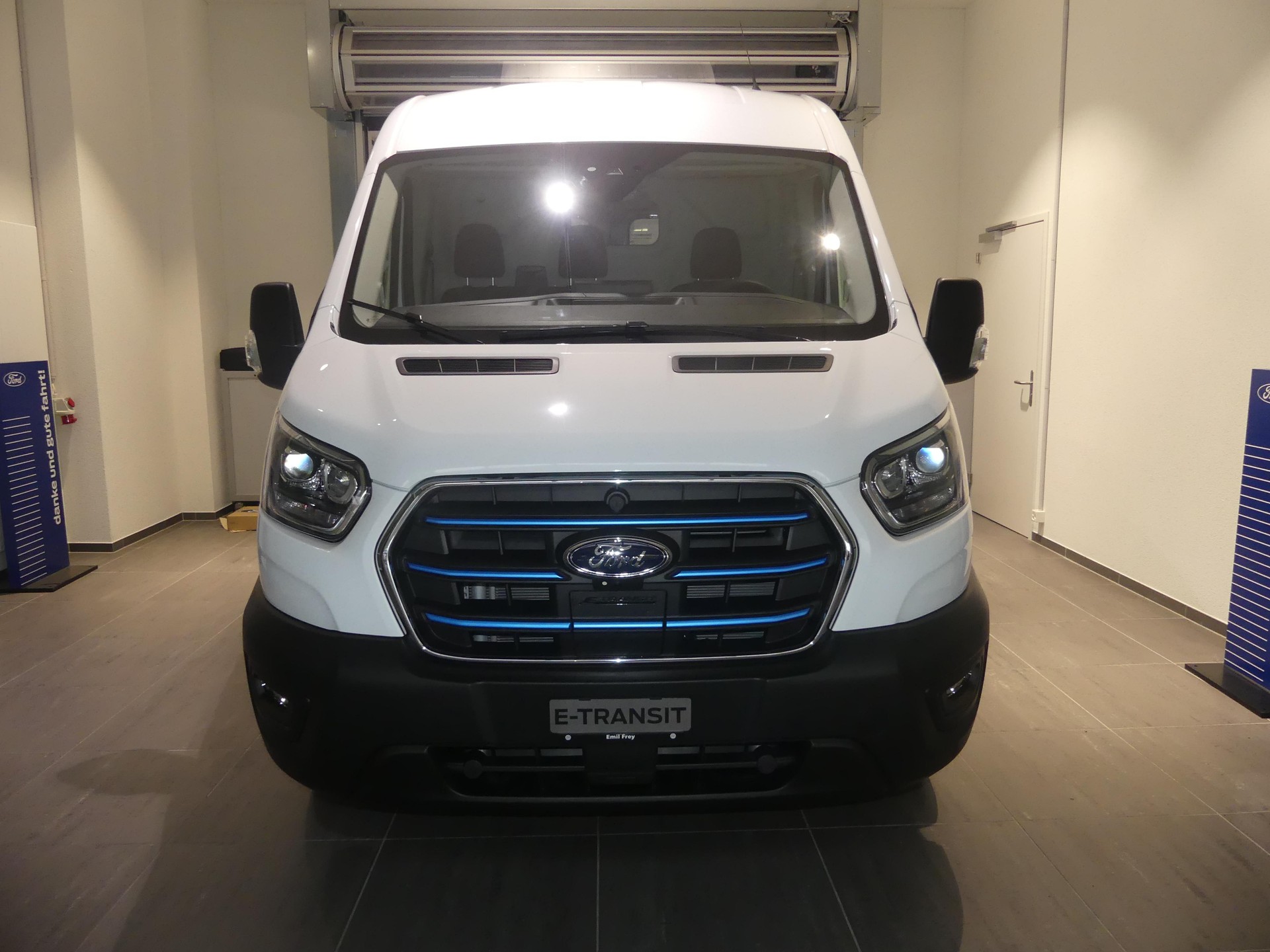 FORD E-Transit Van 390 L2H2 68kWh Trend-showroom-element-1