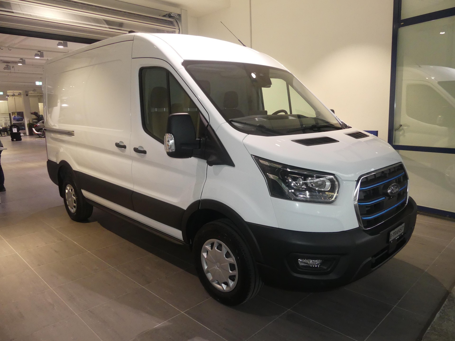FORD E-Transit Van 390 L2H2 68kWh Trend