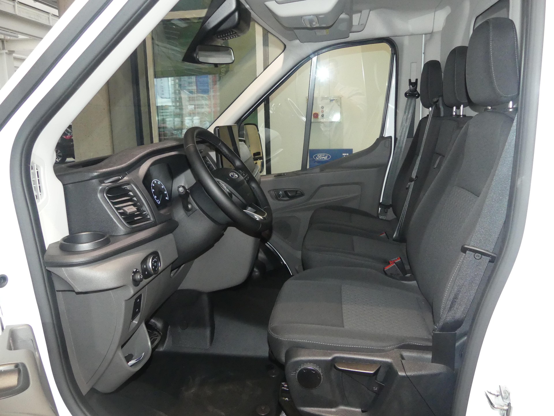 FORD E-Transit Van 390 L2H2 68kWh Trend-image-7