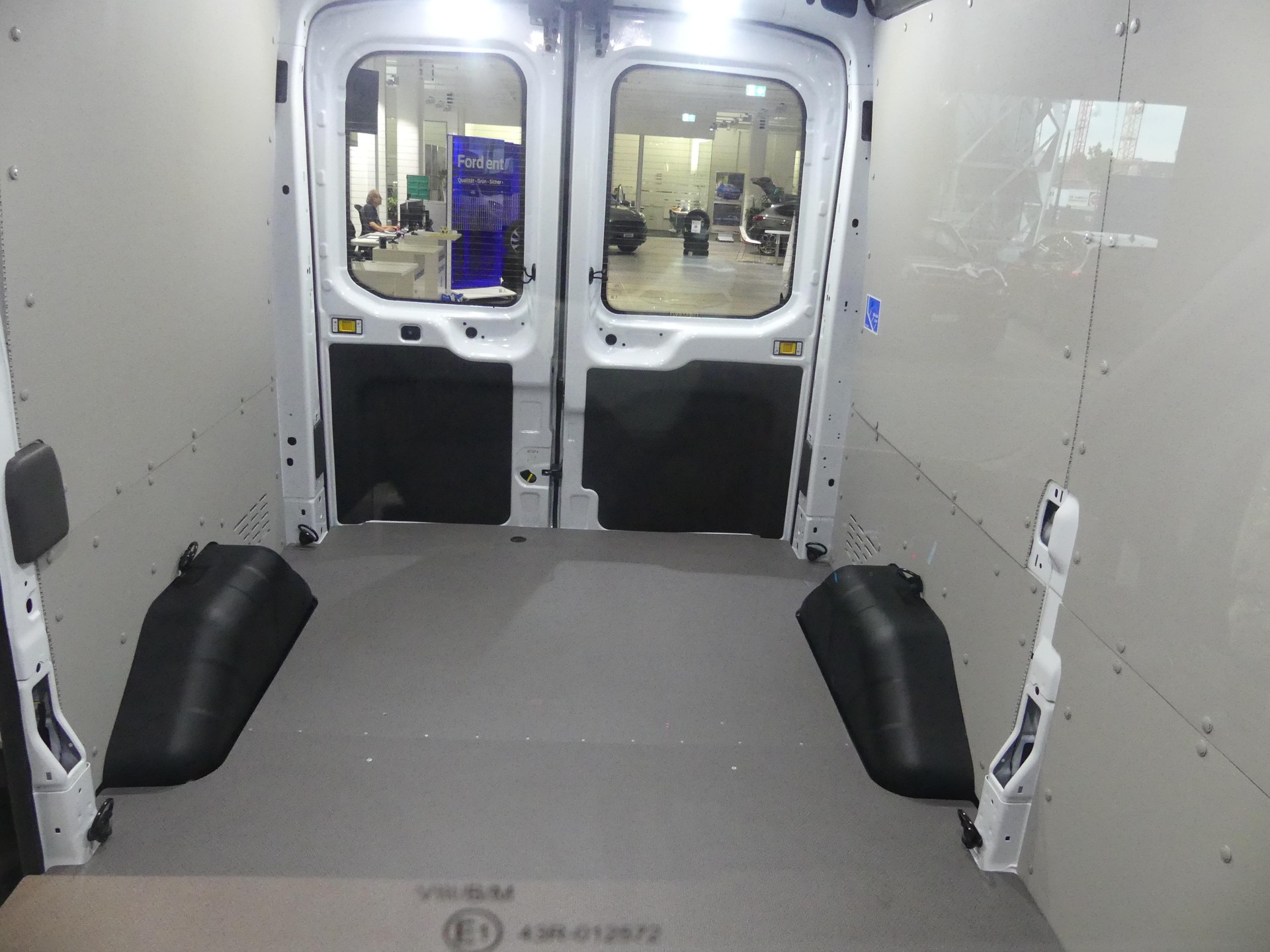 FORD E-Transit Van 390 L2H2 68kWh Trend-image-10