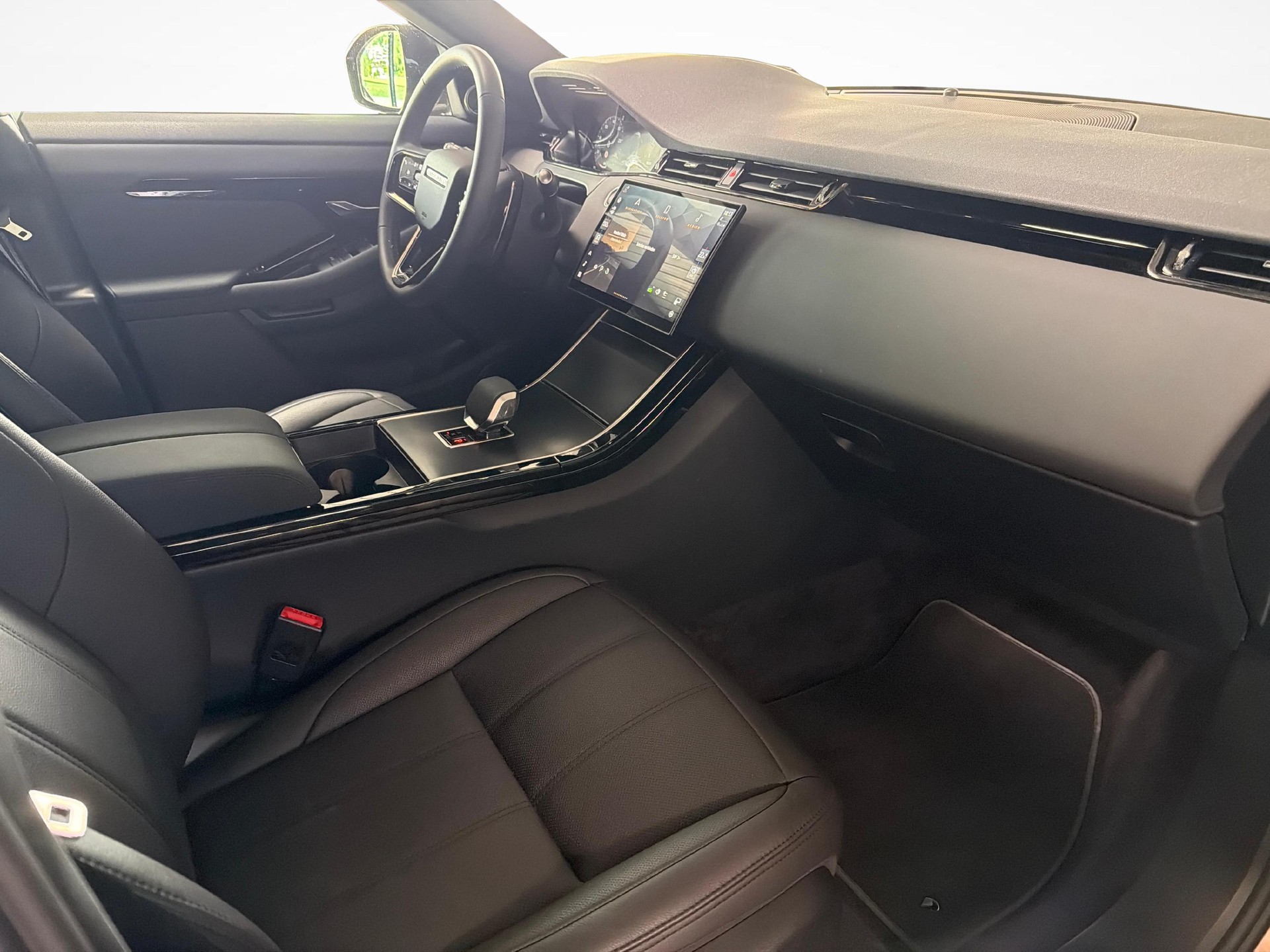 LAND ROVER Range Rover Evoque 1.5 T 270e Dynamic SE Plug In Hybrid-image-9