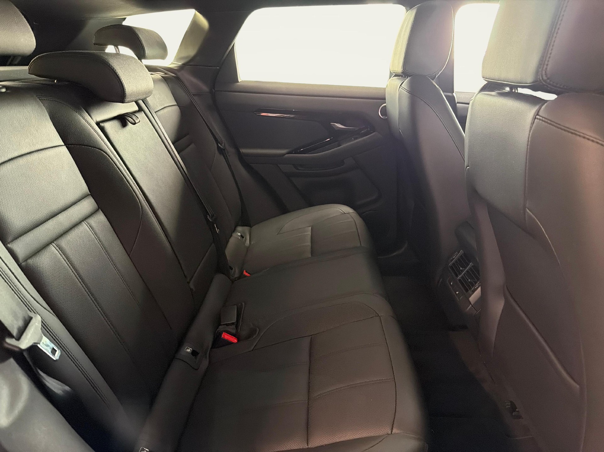 LAND ROVER Range Rover Evoque 1.5 T 270e Dynamic SE Plug In Hybrid-image-10