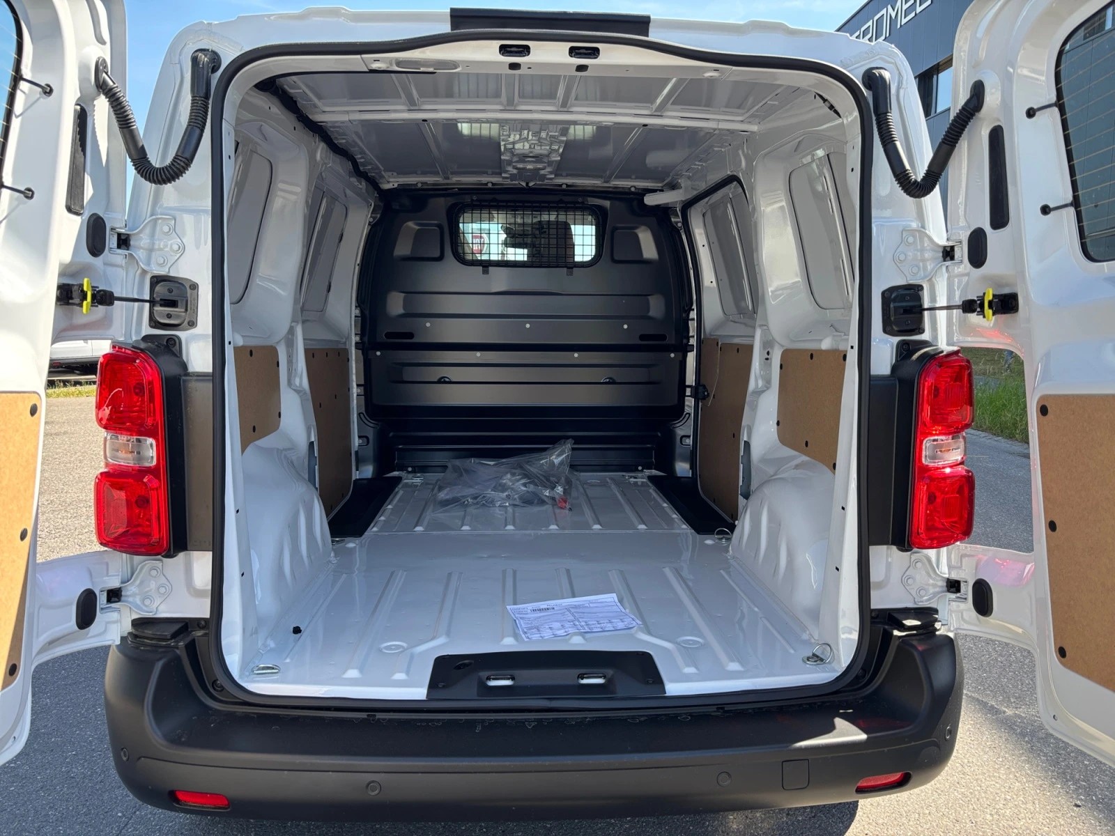 PEUGEOT Expert 1.5 BlueHDi 120 S&S Standard-image-4
