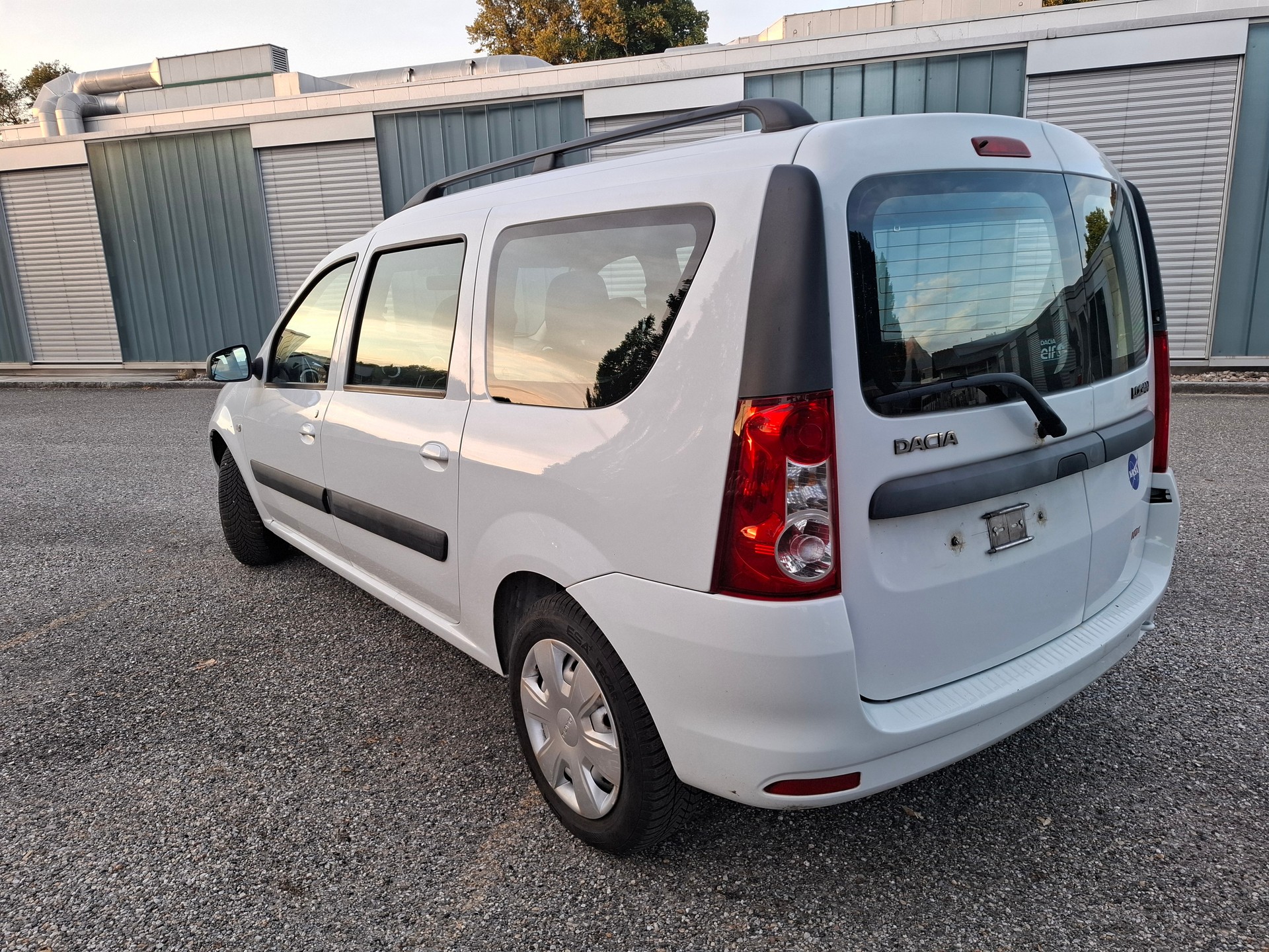 DACIA Logan 1.6 16V E85 Lauréate-image-1