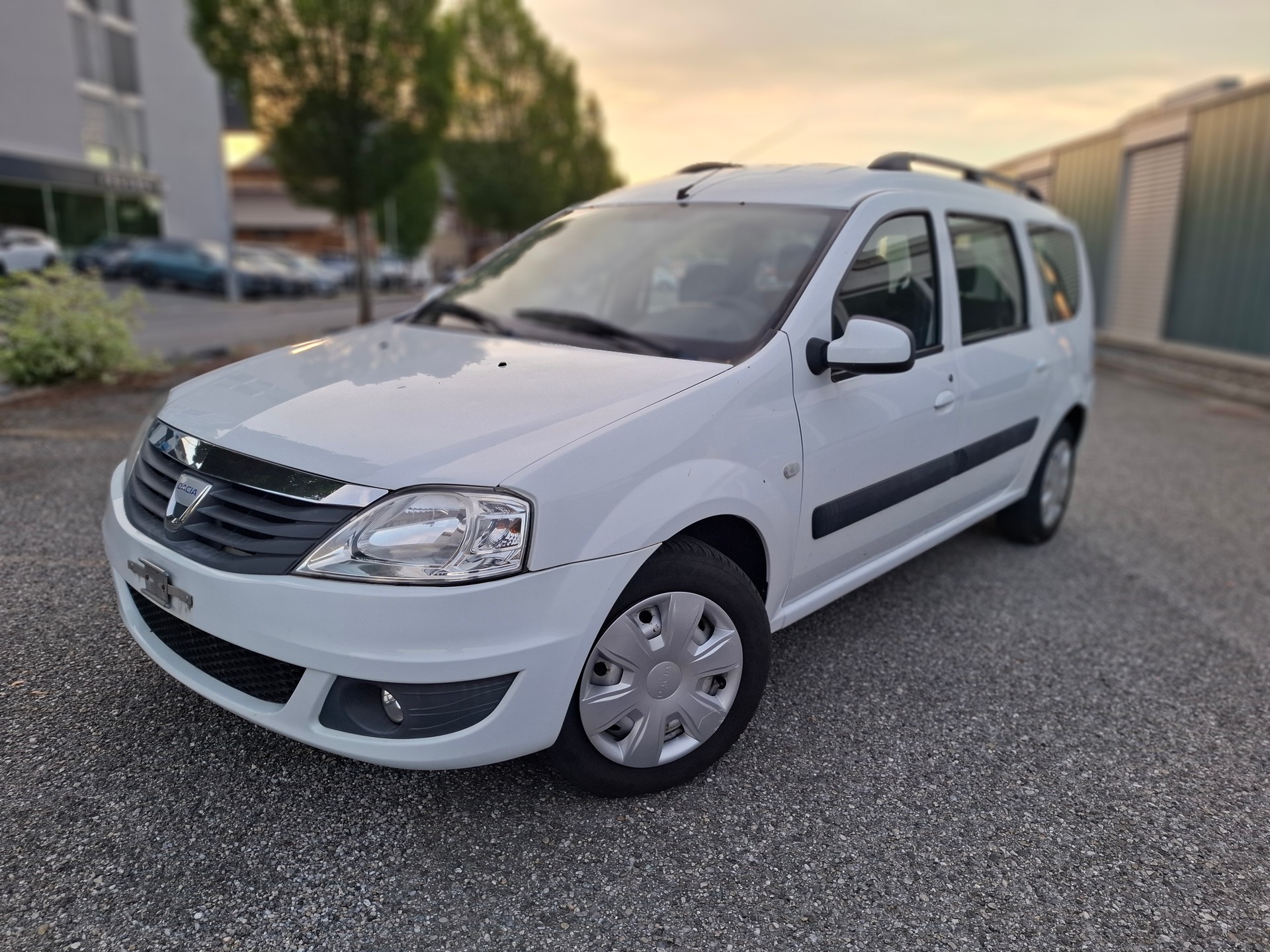 DACIA Logan 1.6 16V E85 Lauréate-image-0