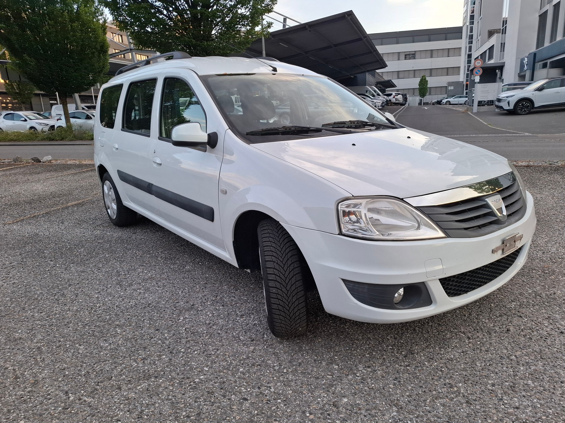 DACIA Logan 1.6 16V E85 Lauréate-image-2
