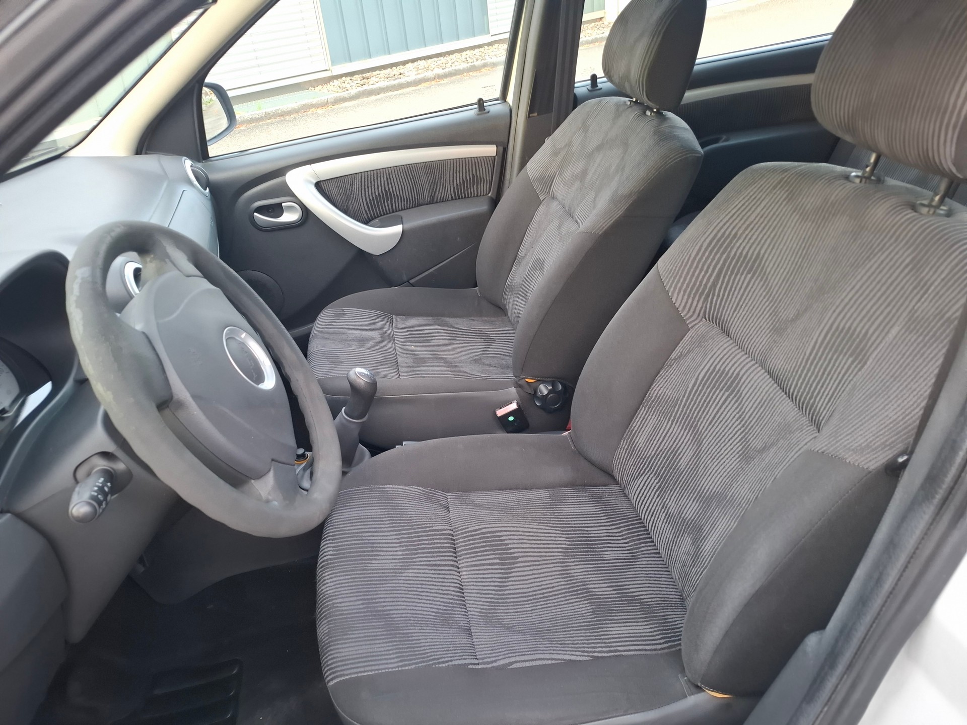 DACIA Logan 1.6 16V E85 Lauréate-image-4