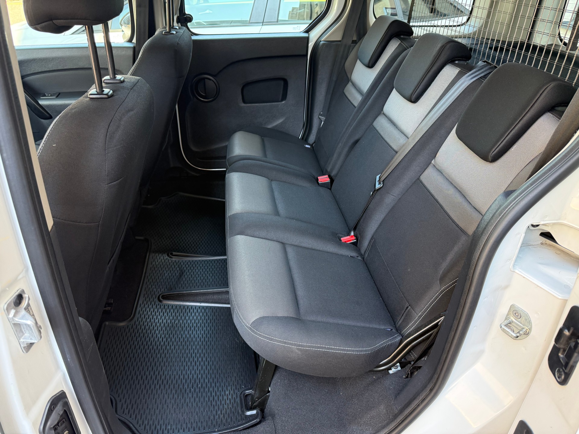 RENAULT Kangoo 1.5 dCi Zen+-image-6