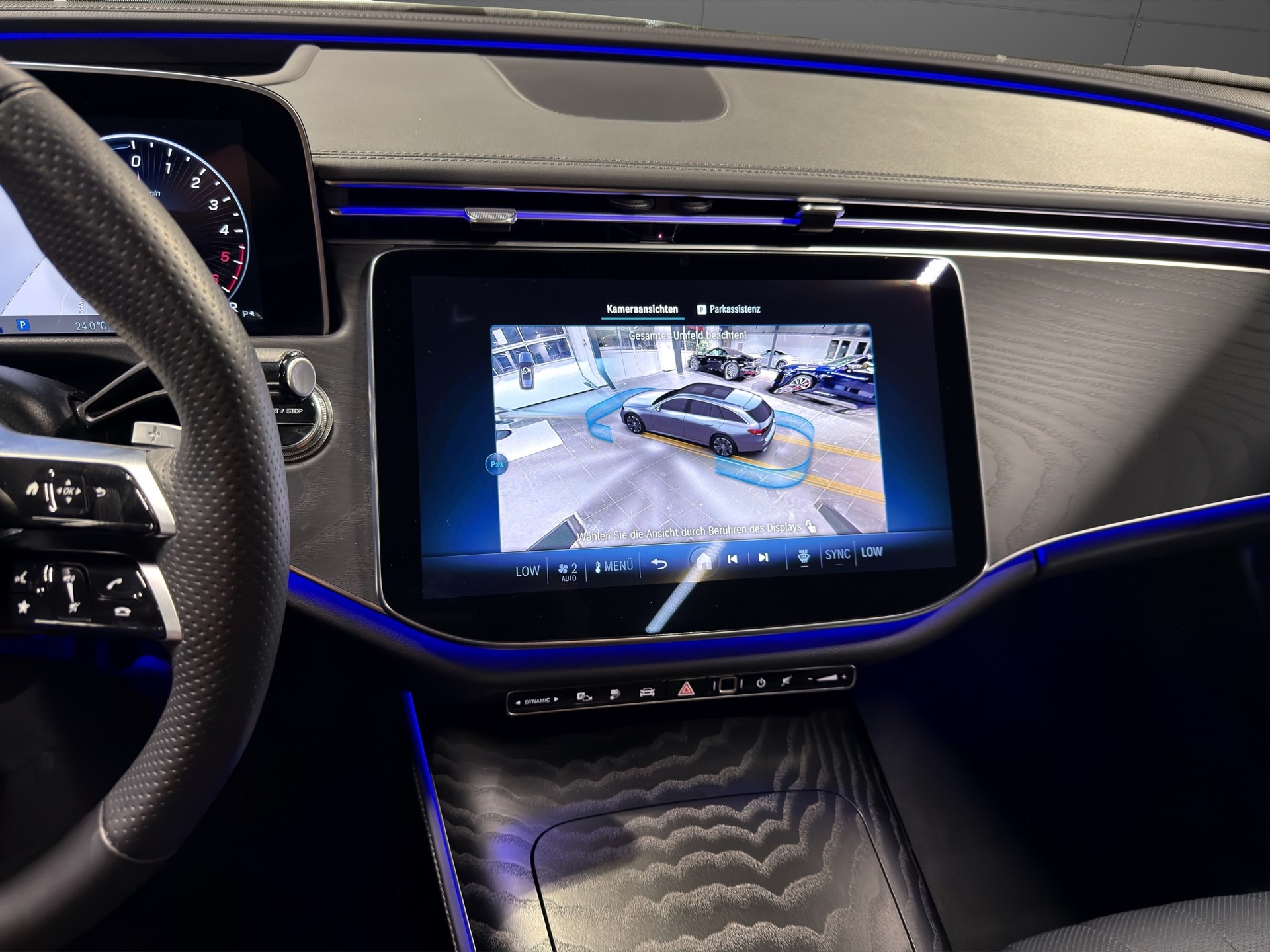 MERCEDES-BENZ E 300 de T 4Matic EQ Hybrid 9G-Tronic AMG Line-image-14