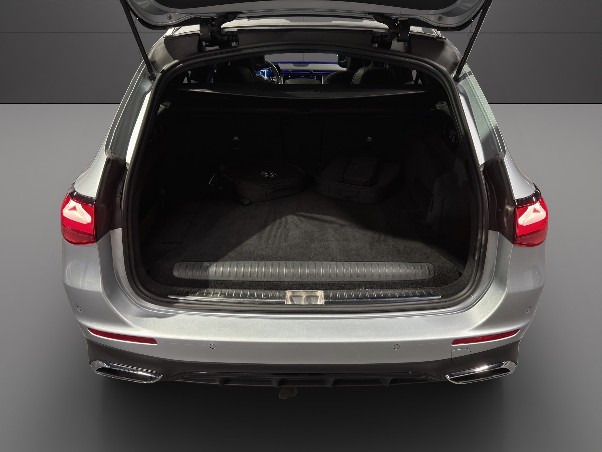 MERCEDES-BENZ E 300 de T 4Matic EQ Hybrid 9G-Tronic AMG Line-image-3