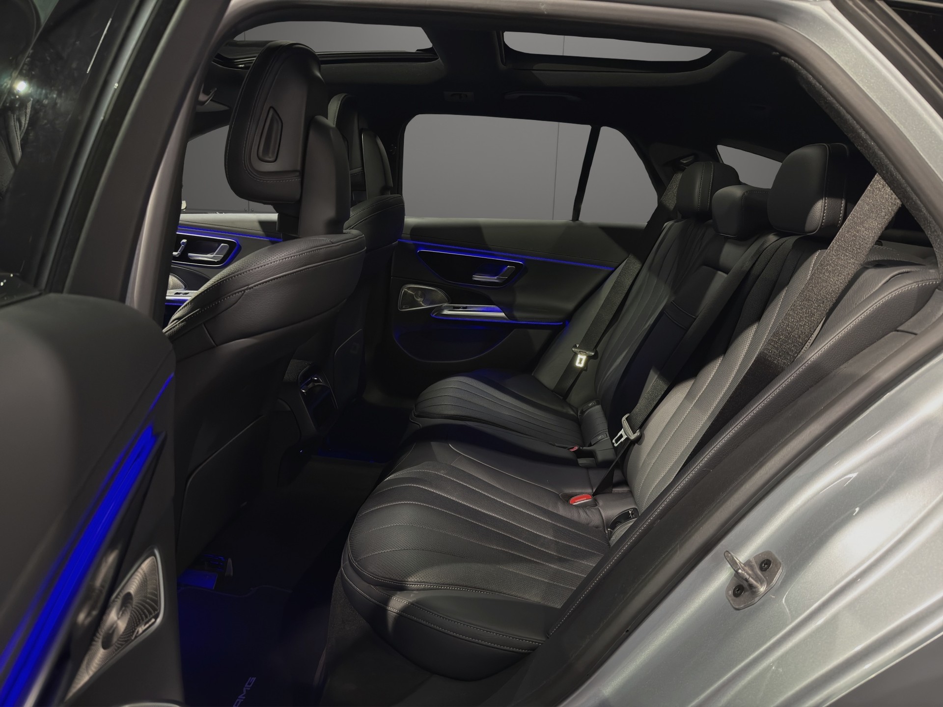MERCEDES-BENZ E 300 de T 4Matic EQ Hybrid 9G-Tronic AMG Line-image-7