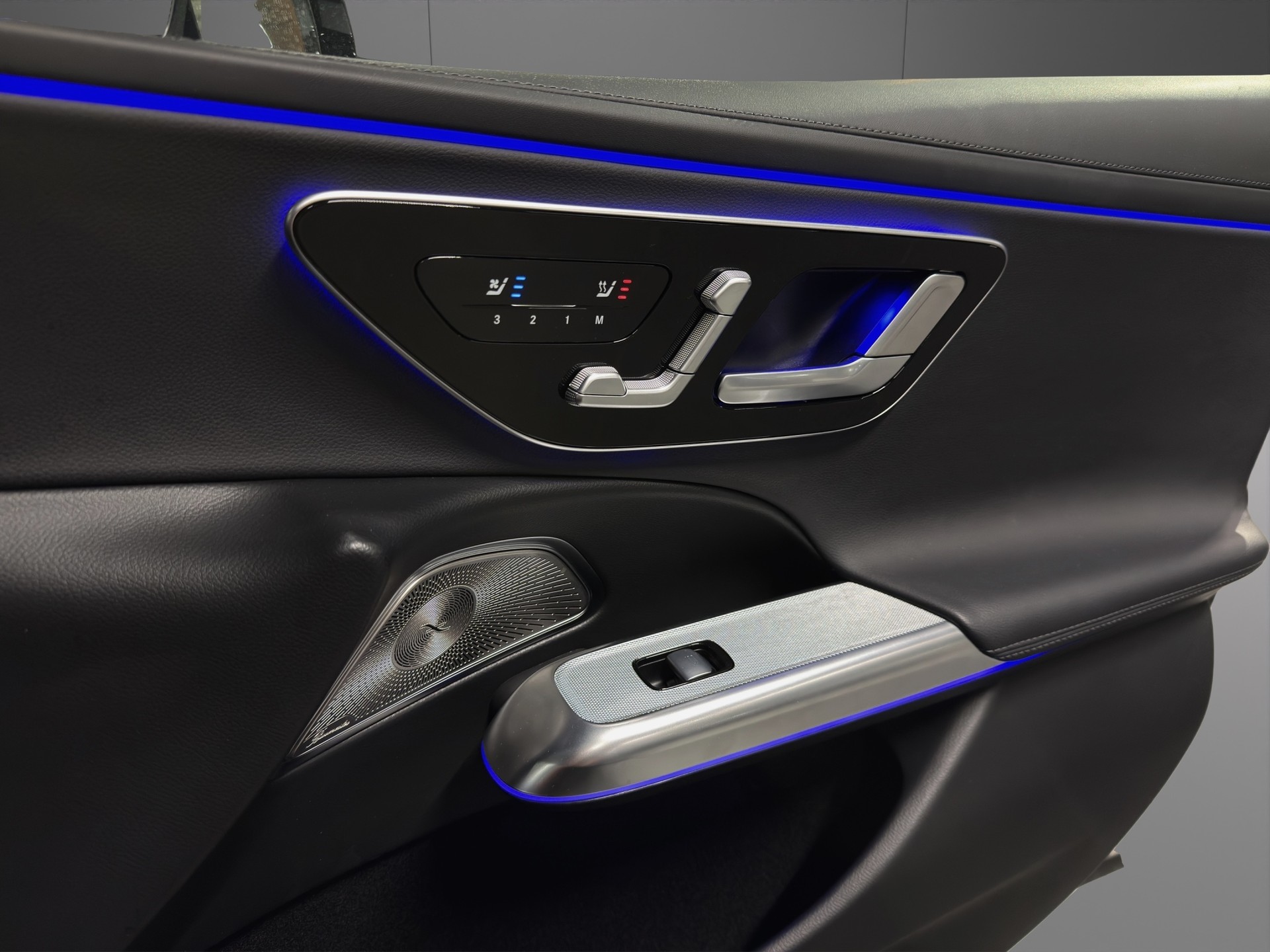 MERCEDES-BENZ E 300 de T 4Matic EQ Hybrid 9G-Tronic AMG Line-image-16