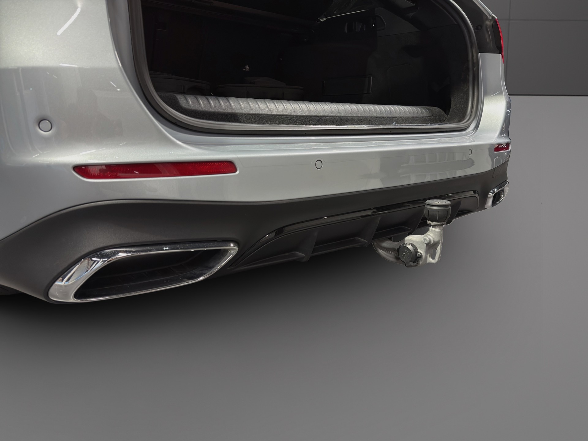 MERCEDES-BENZ E 300 de T 4Matic EQ Hybrid 9G-Tronic AMG Line-image-5