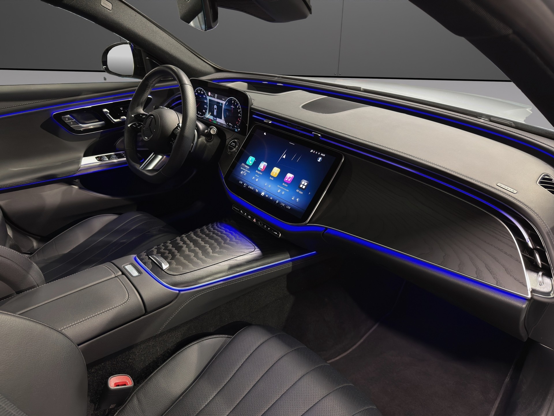MERCEDES-BENZ E 300 de T 4Matic EQ Hybrid 9G-Tronic AMG Line-image-12