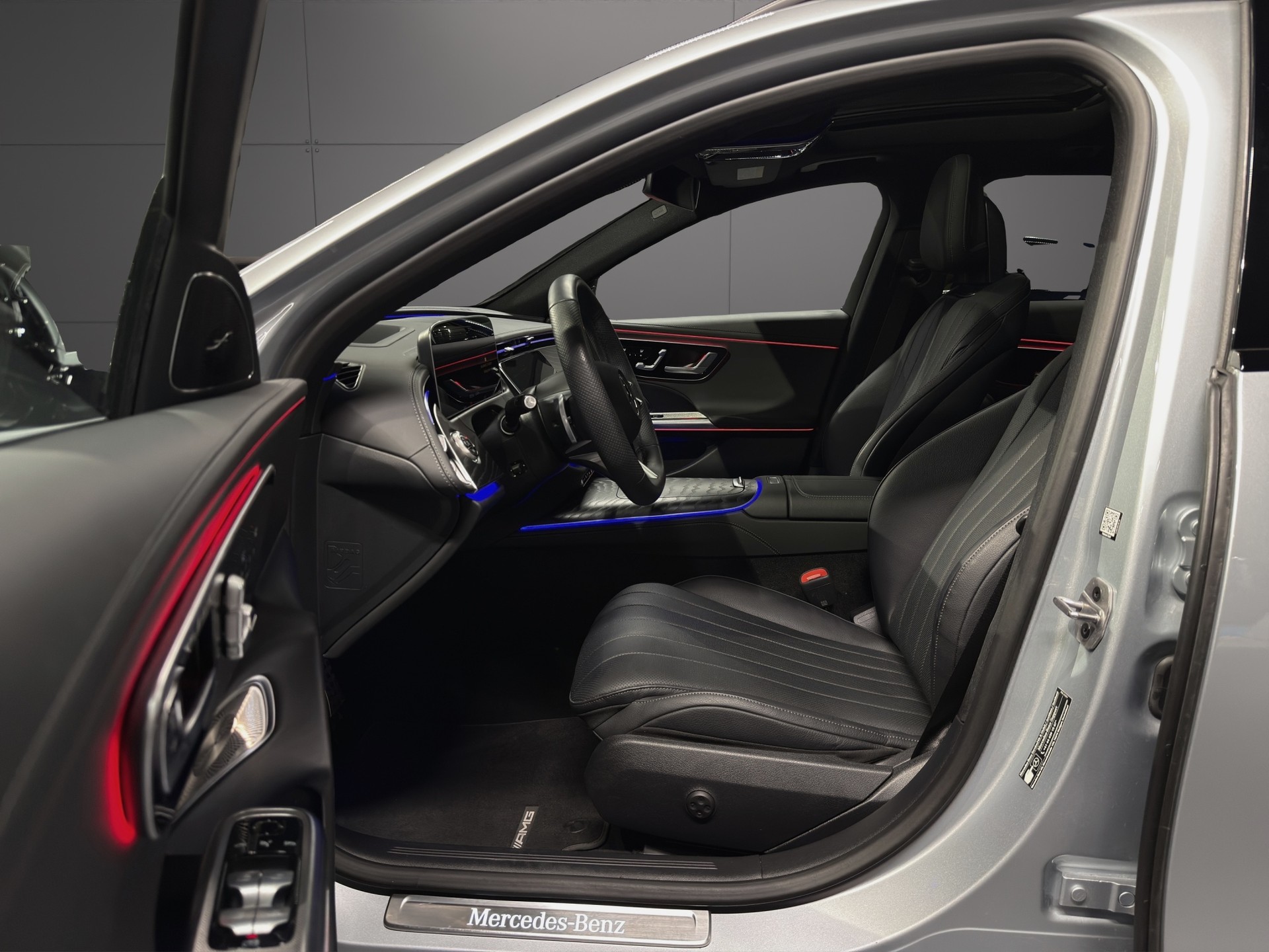 MERCEDES-BENZ E 300 de T 4Matic EQ Hybrid 9G-Tronic AMG Line-image-6