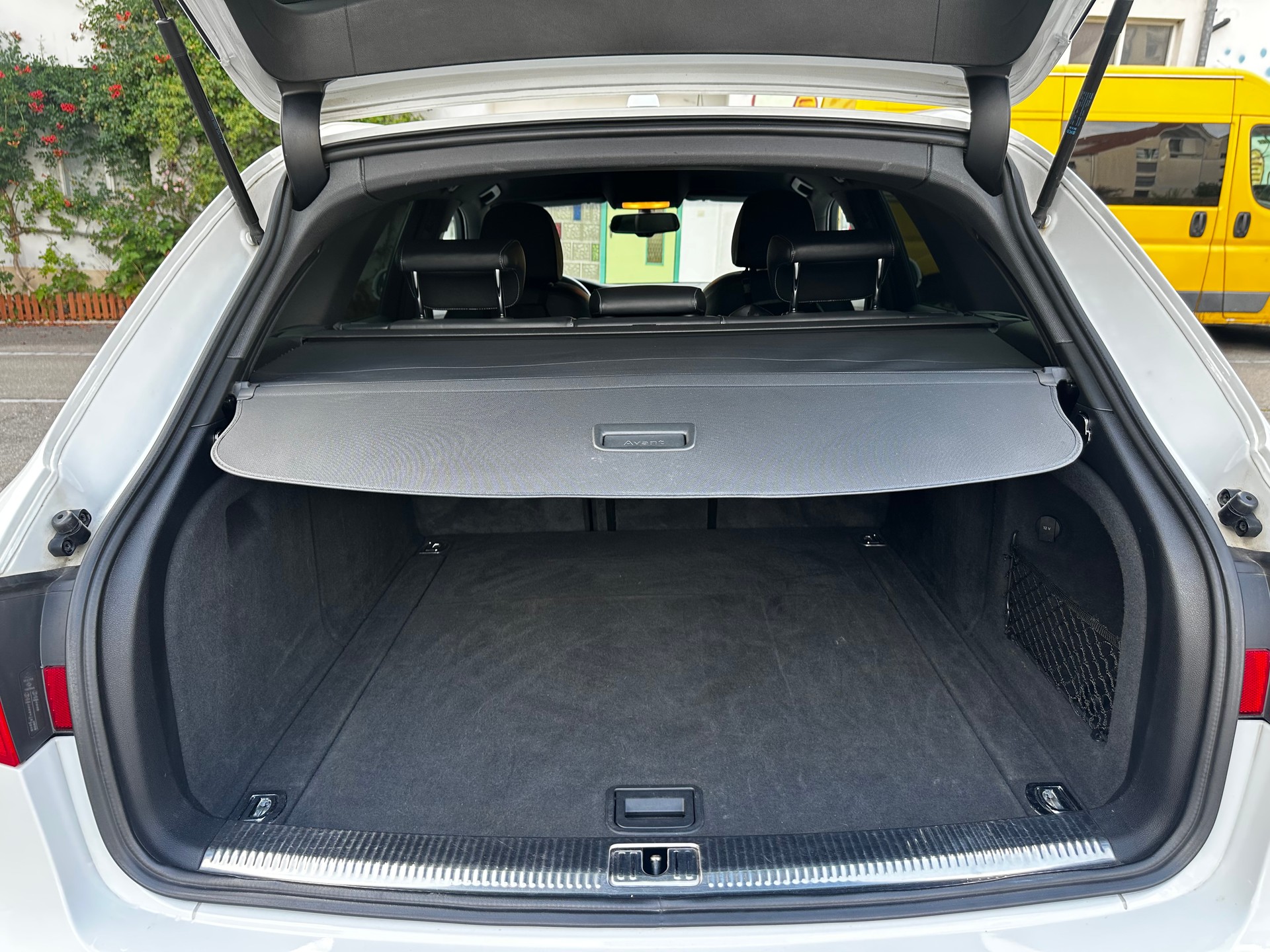 AUDI A4 Avant 3.0 TDI quattro S-tronic S-Line-image-10