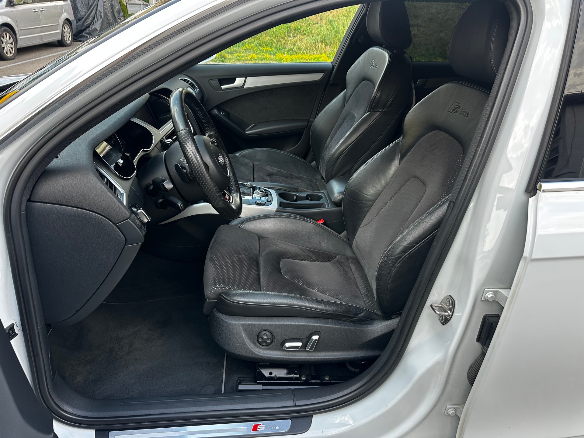 AUDI A4 Avant 3.0 TDI quattro S-tronic S-Line-image-6