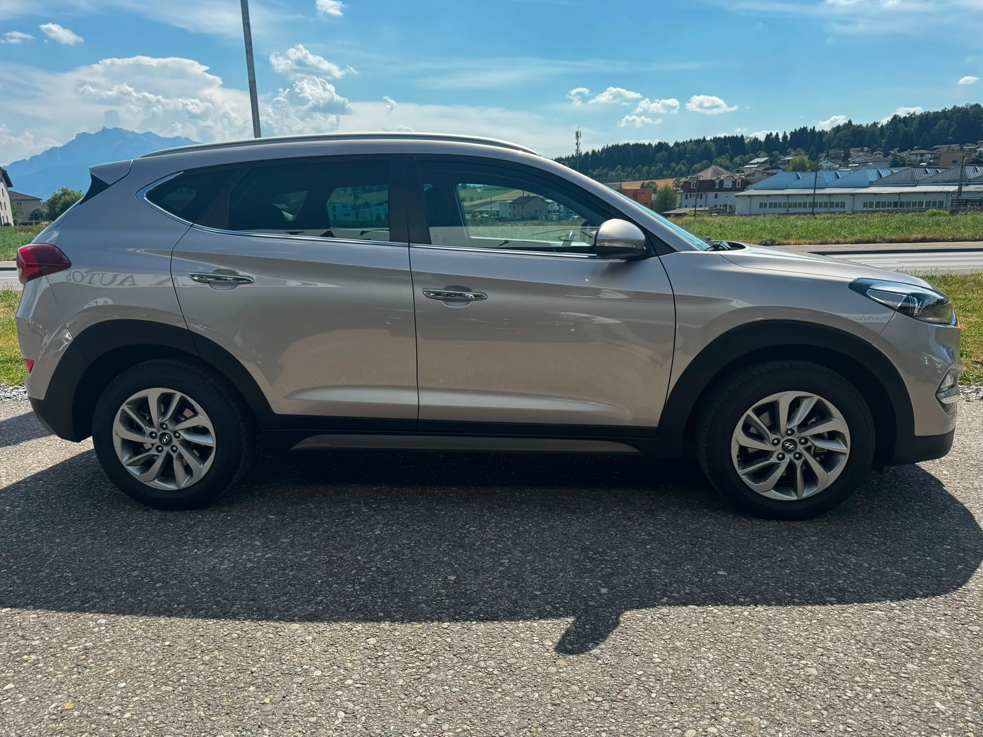HYUNDAI Tucson 2.0 CRDI Plena 4WD Automatic-image-3