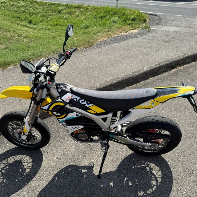 SUR-RON STROM BEE