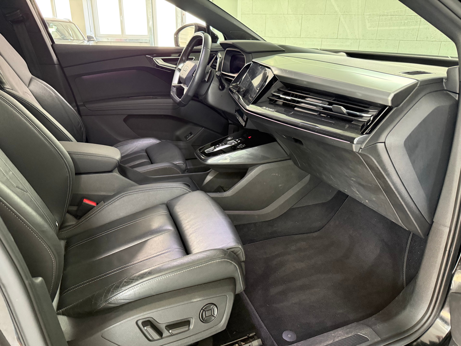 AUDI Q4 Sportback e-tron 50 quattro-image-4