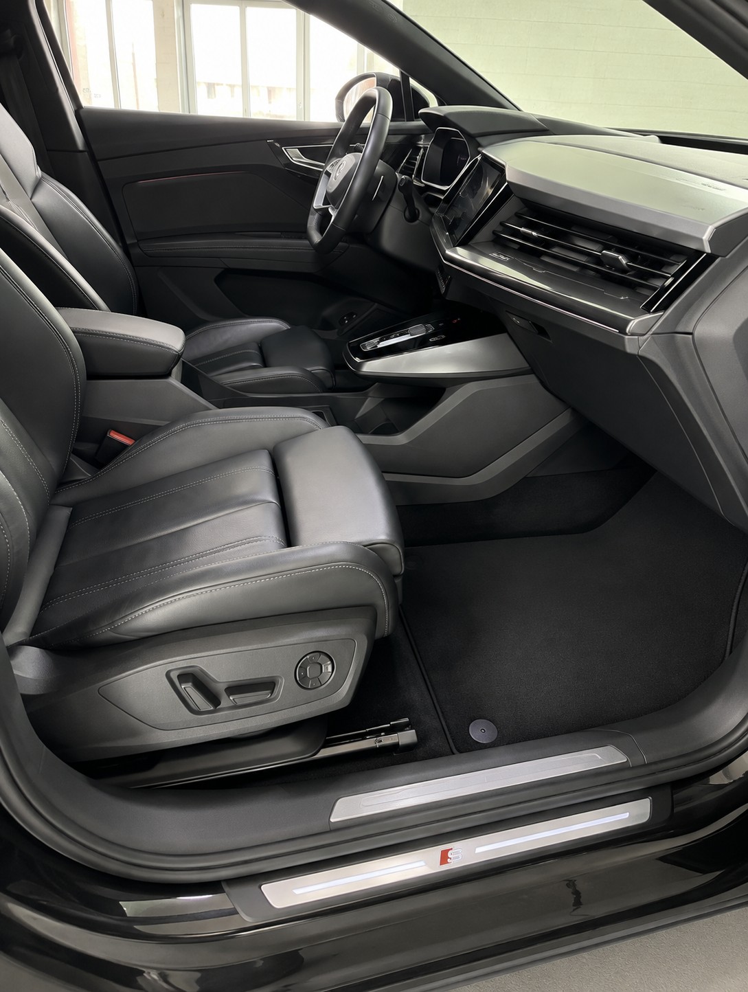 AUDI Q4 Sportback e-tron 50 quattro-image-6