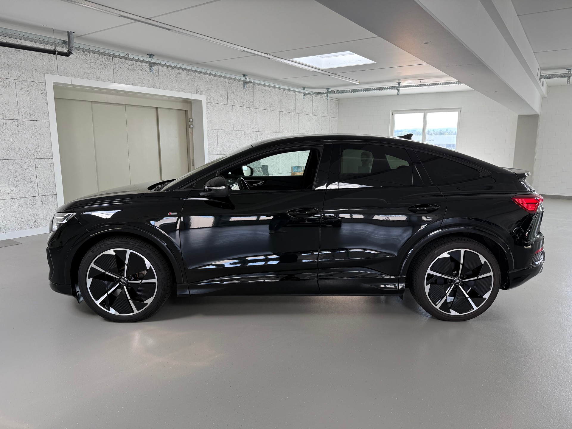 AUDI Q4 Sportback e-tron 50 quattro-image-1