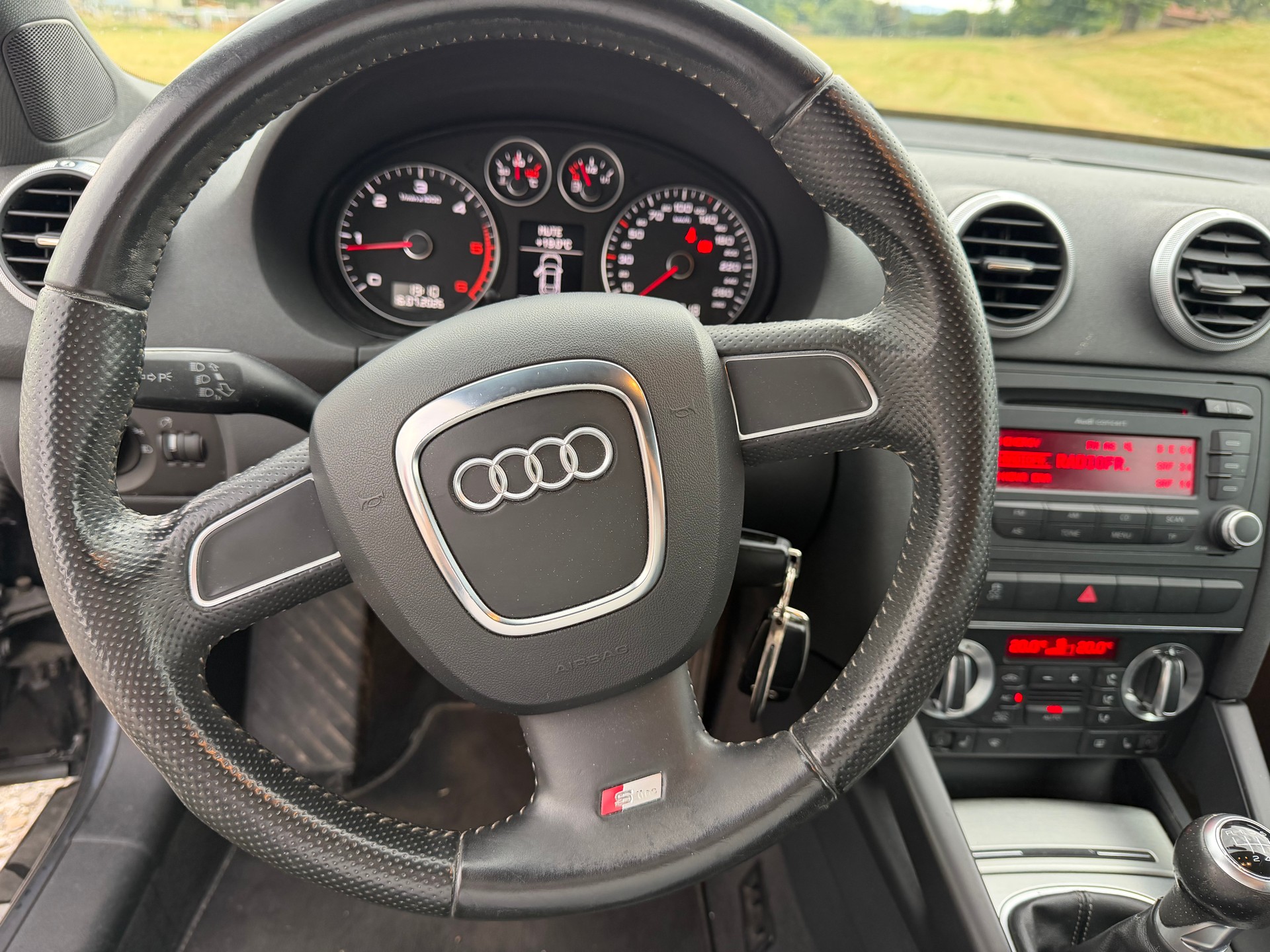 AUDI A3 2.0 TDI Attraction s-line-image-11
